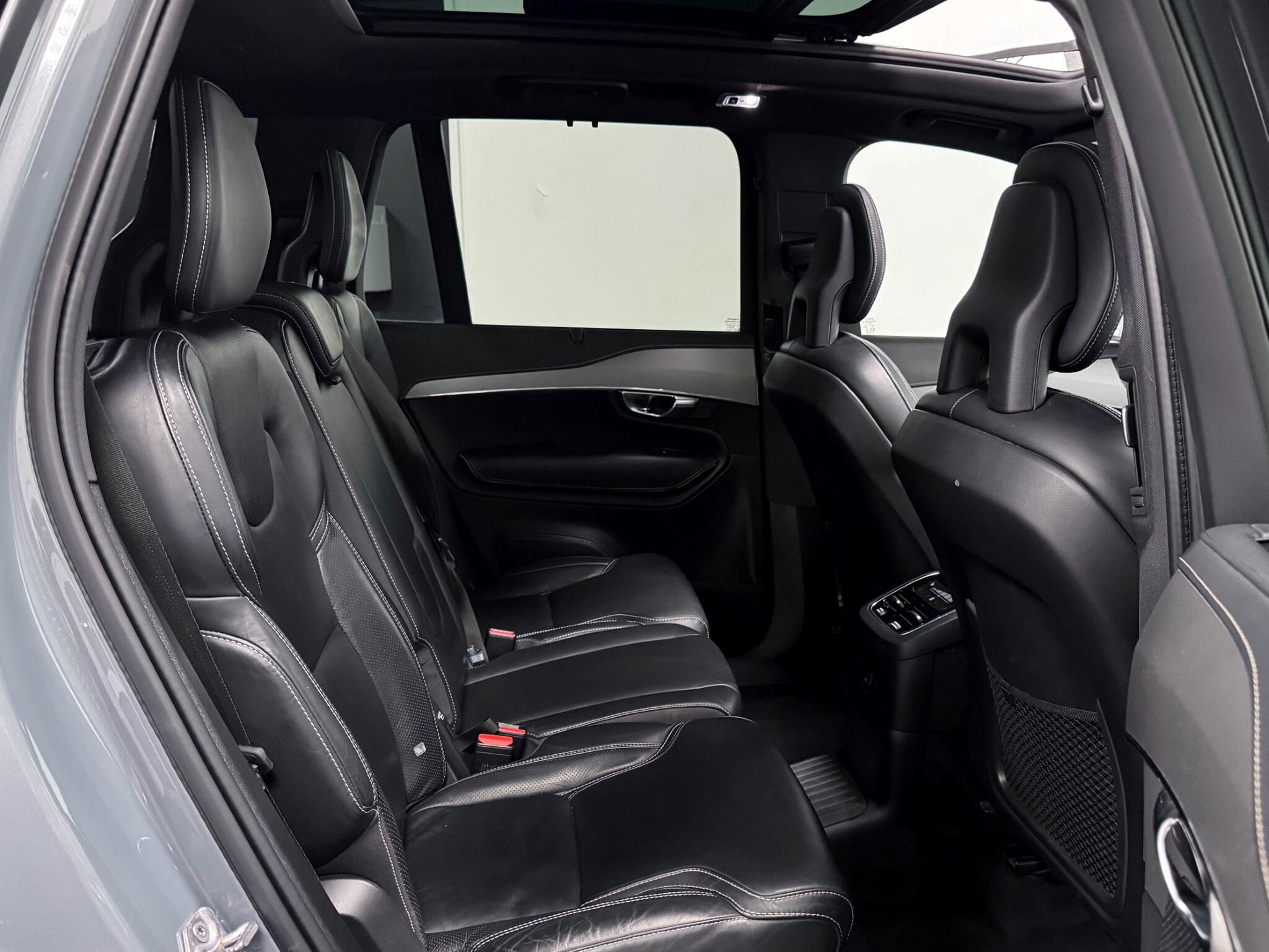 Volvo XC90 view 12