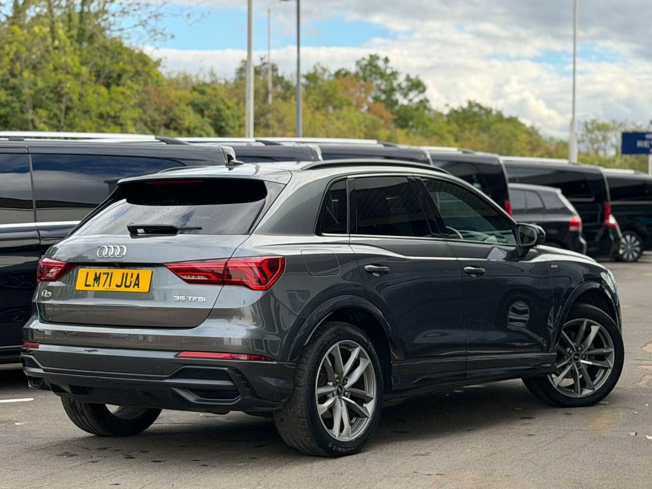 Audi Q3 view 64