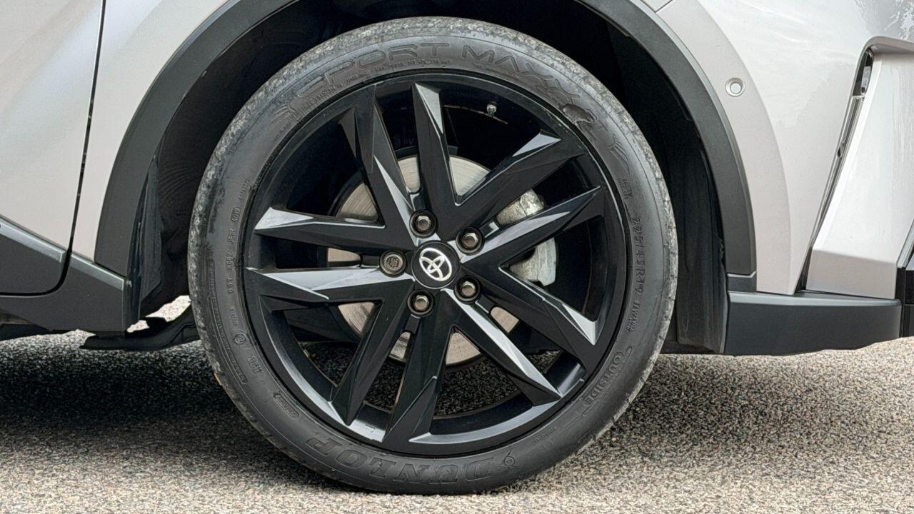 Toyota C-HR view 37