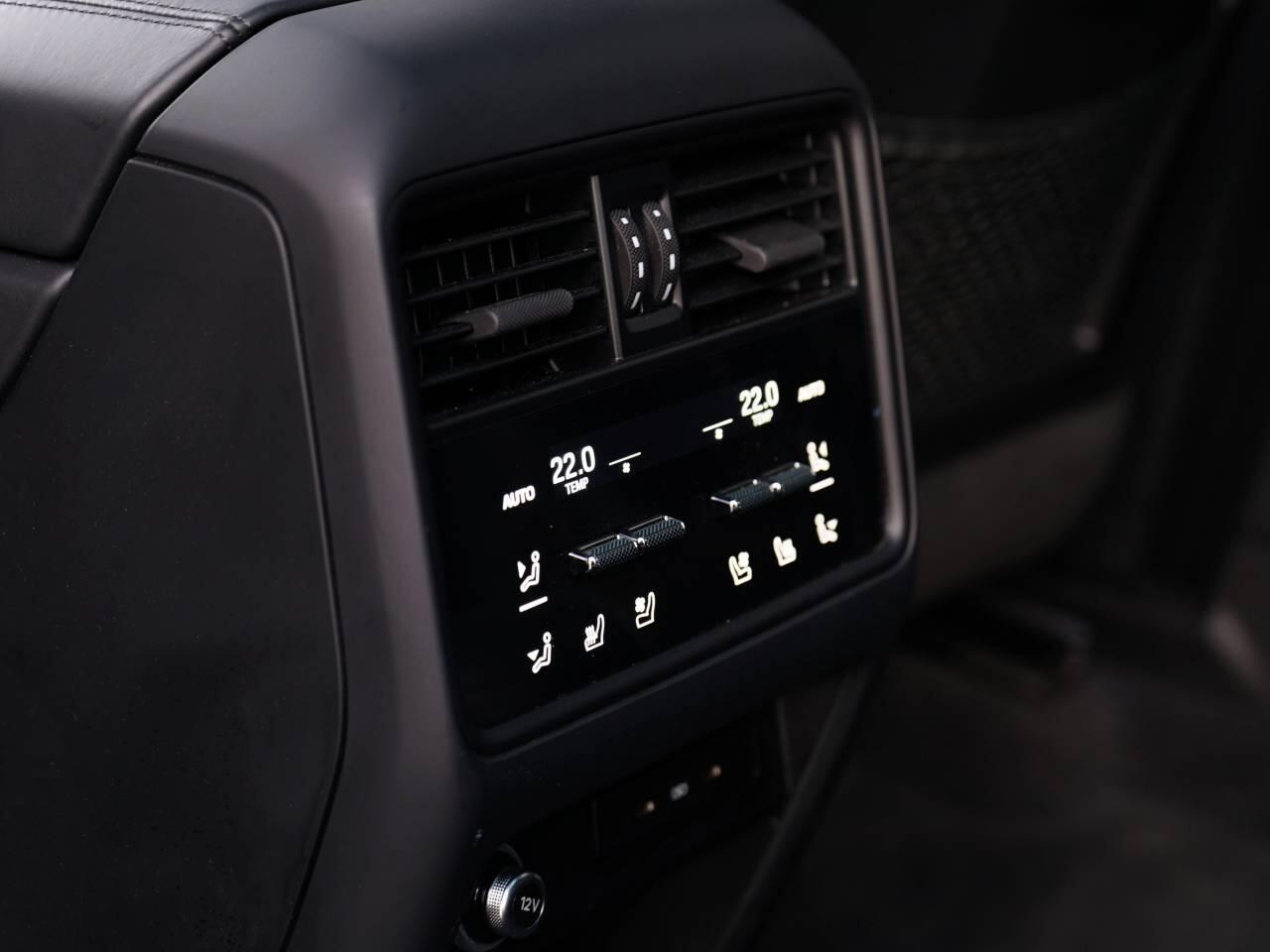 Porsche Cayenne view 21
