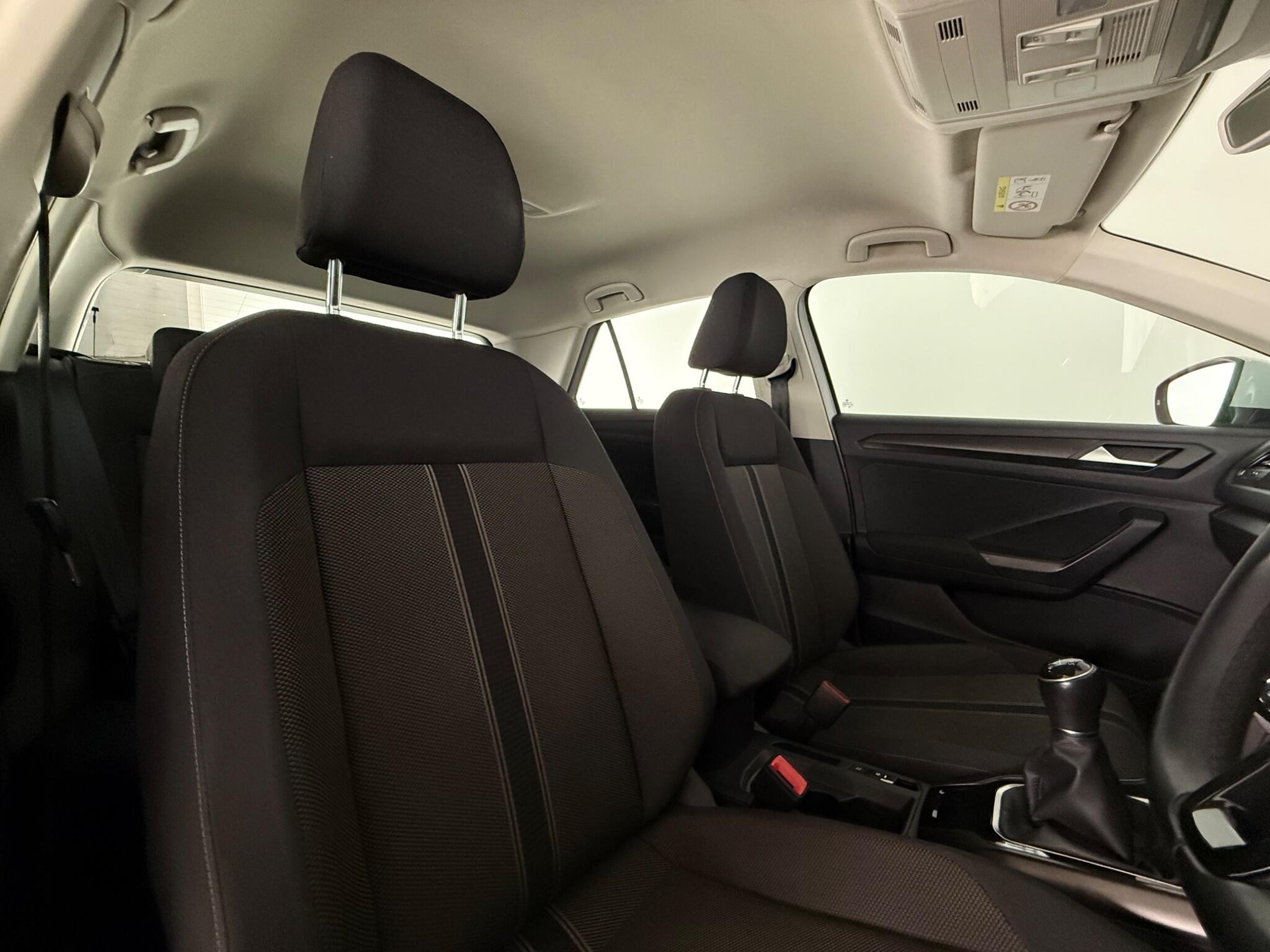 Volkswagen T-Roc view 28