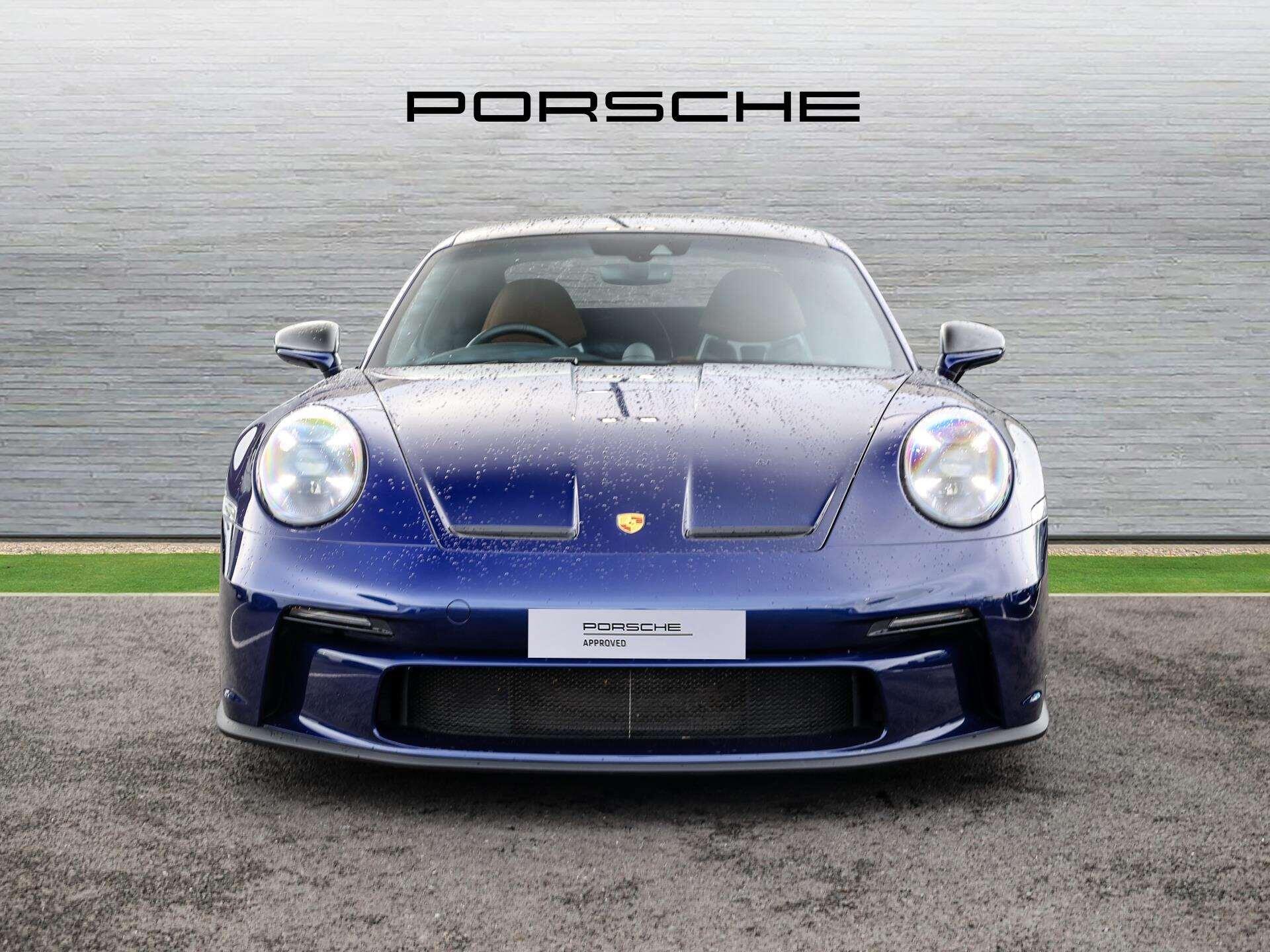 Porsche 911 view 9
