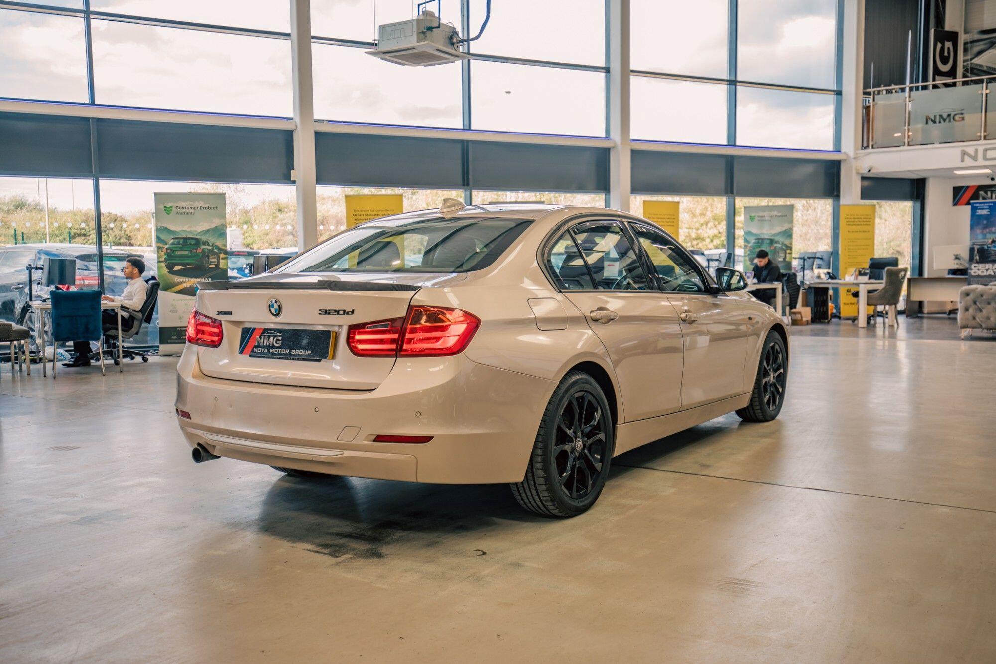 BMW 3 Series view 25