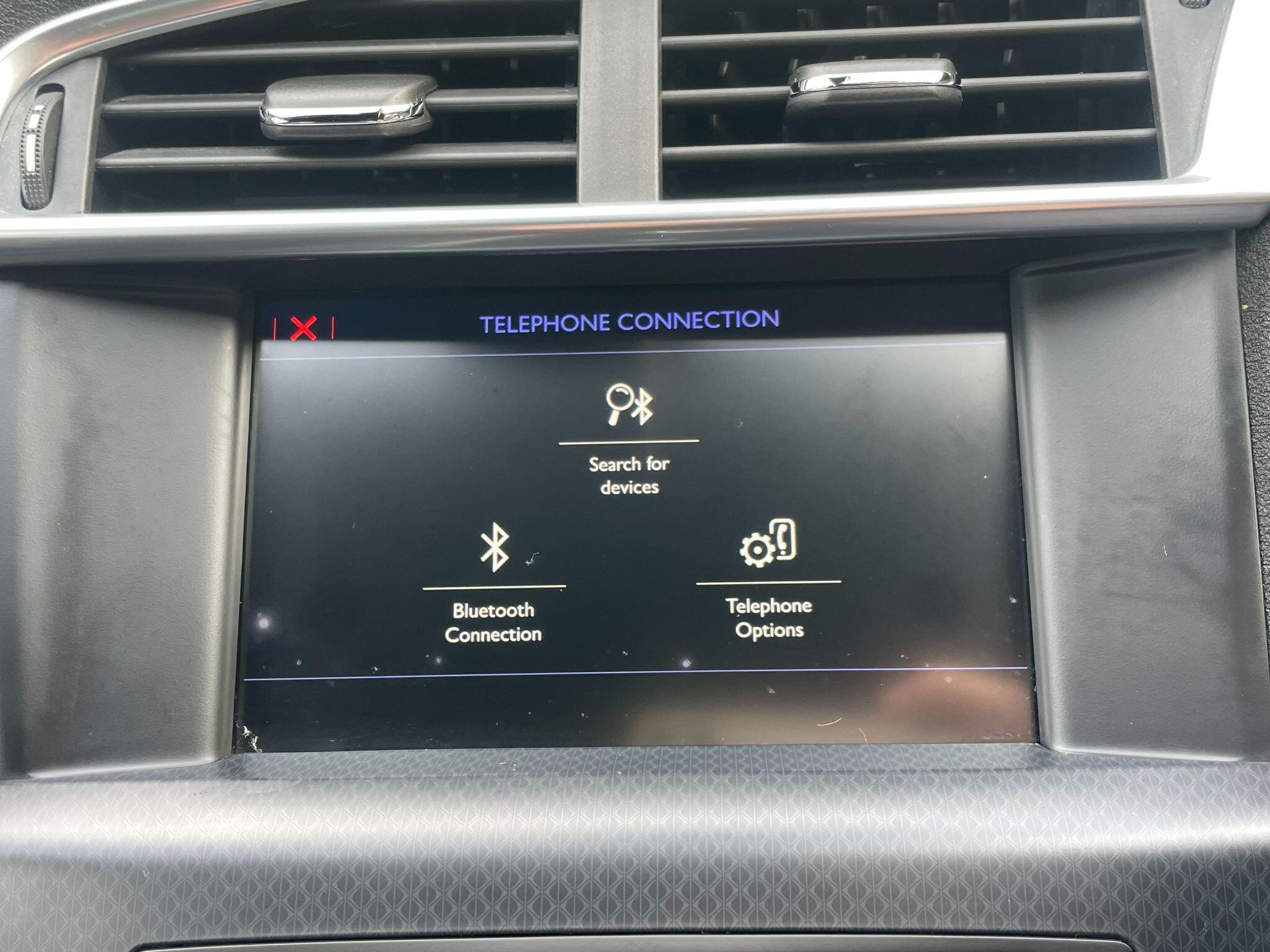 DS Automobiles DS 4 view 29