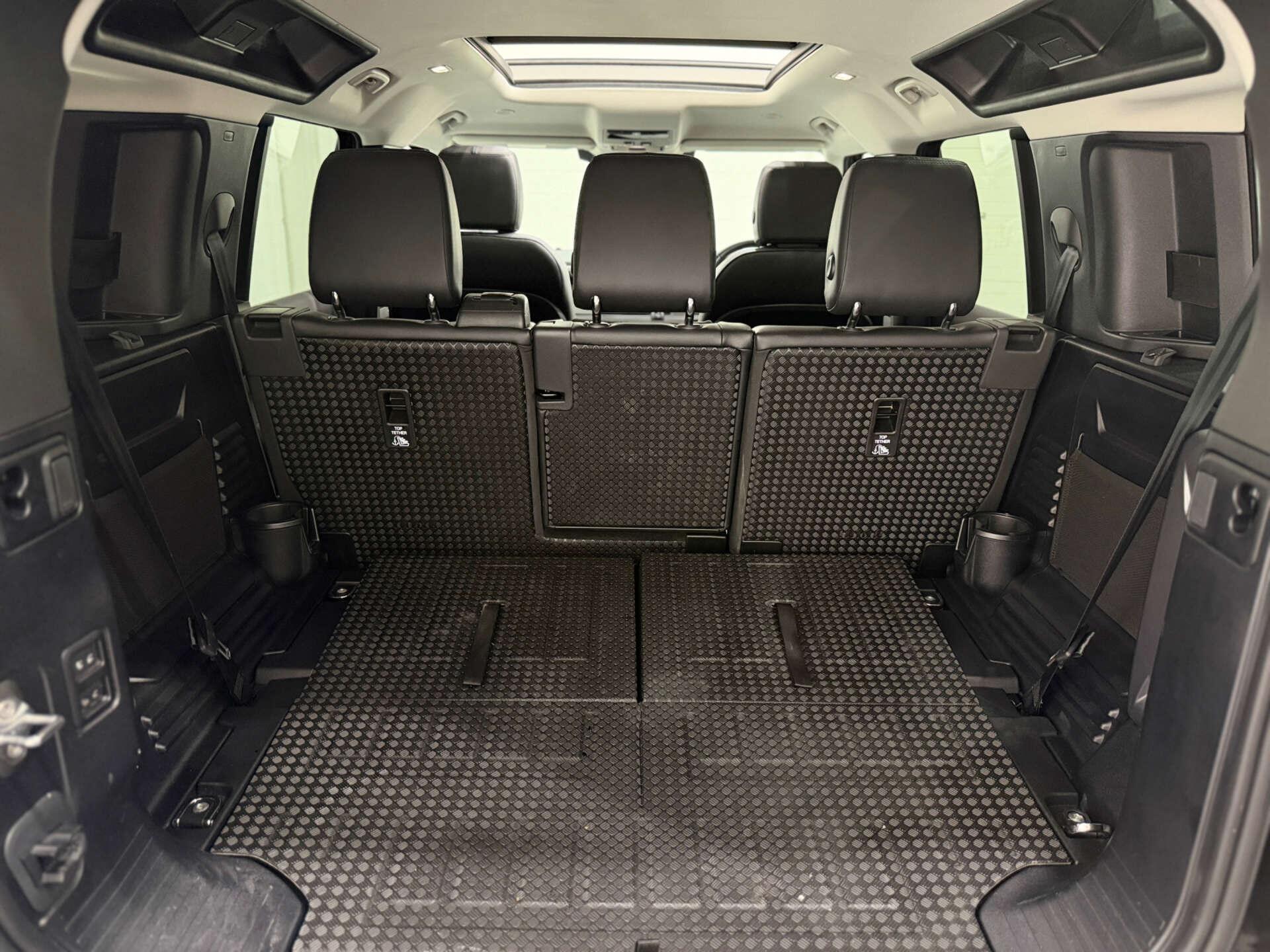 Land Rover Defender view 30