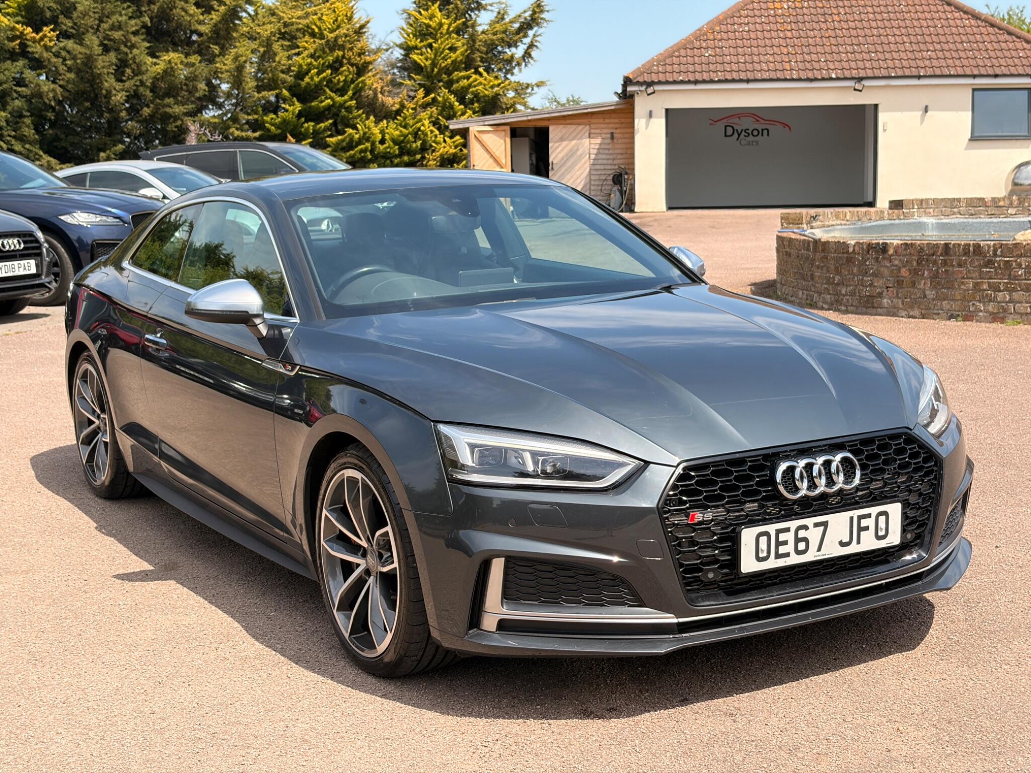 Audi S5 view 3