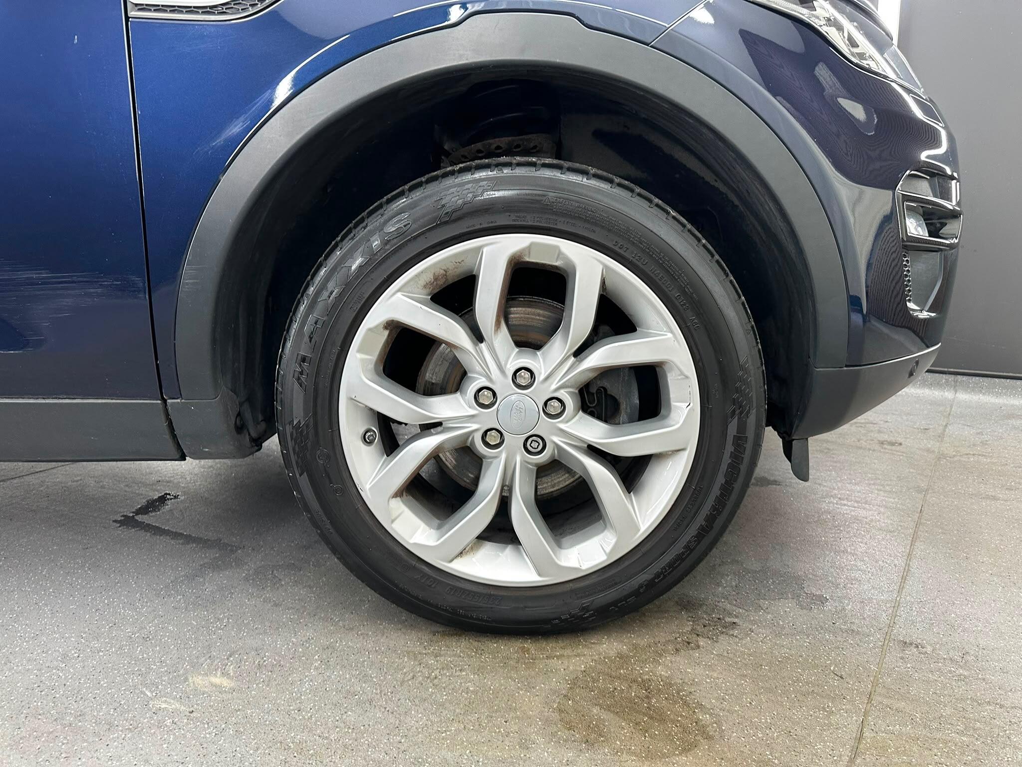 Land Rover Discovery Sport view 13