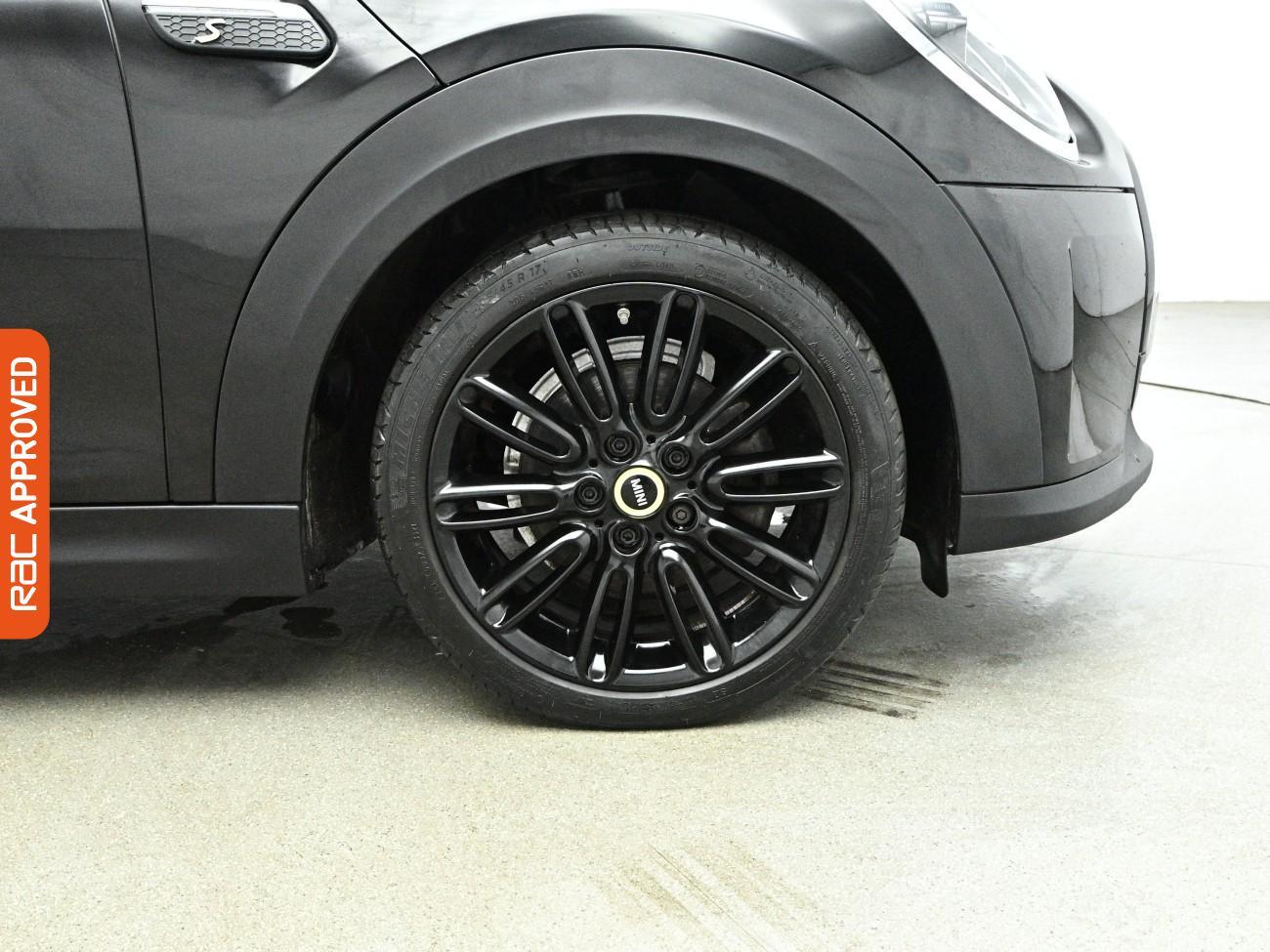 Mini Hatch view 32