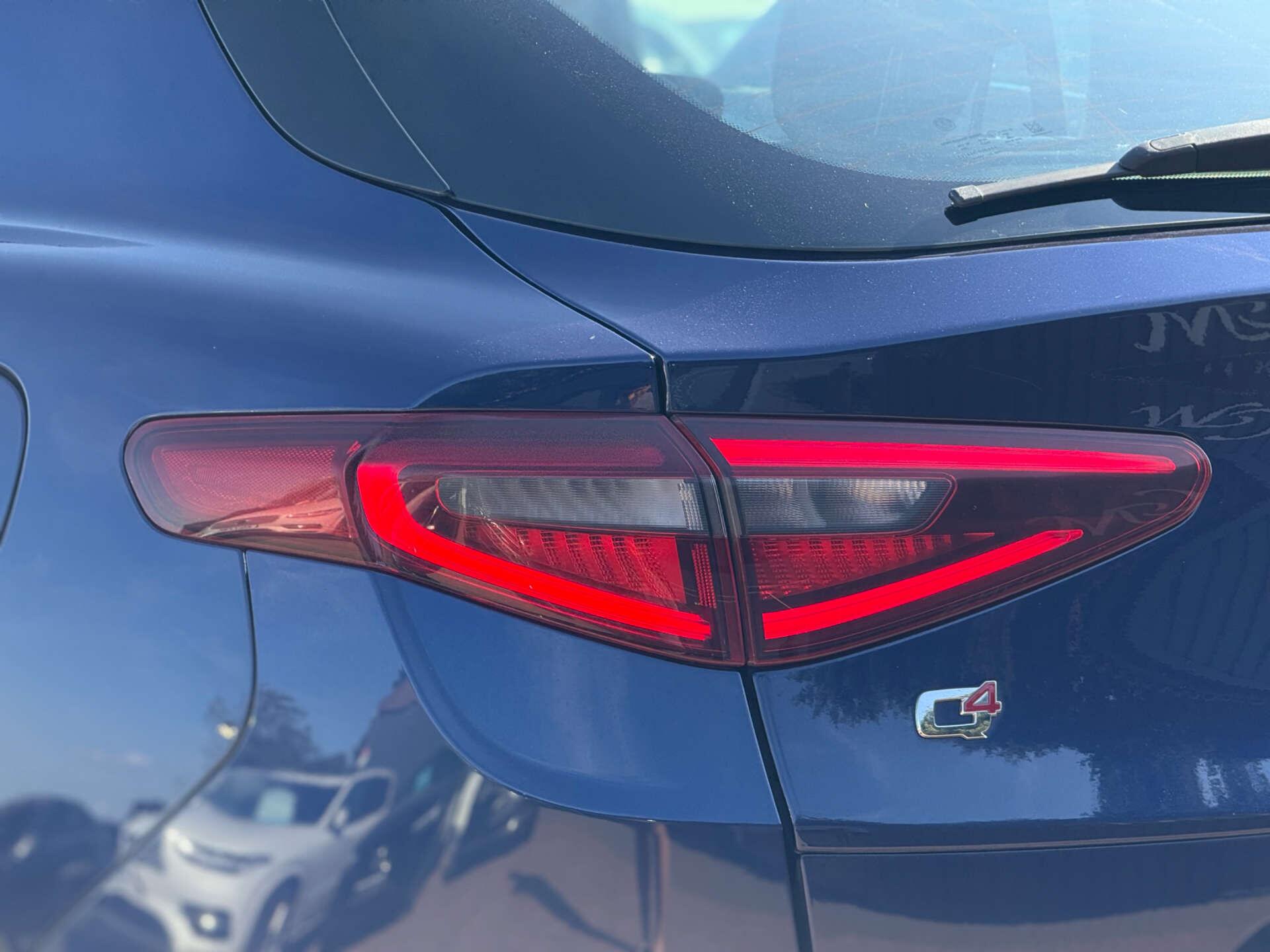 Alfa Romeo Stelvio view 23