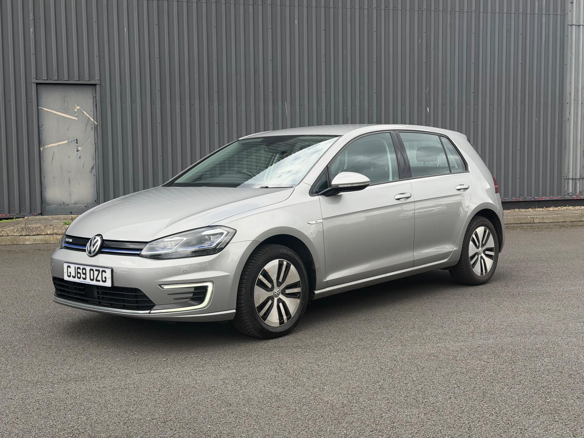 Volkswagen E-Golf view 6