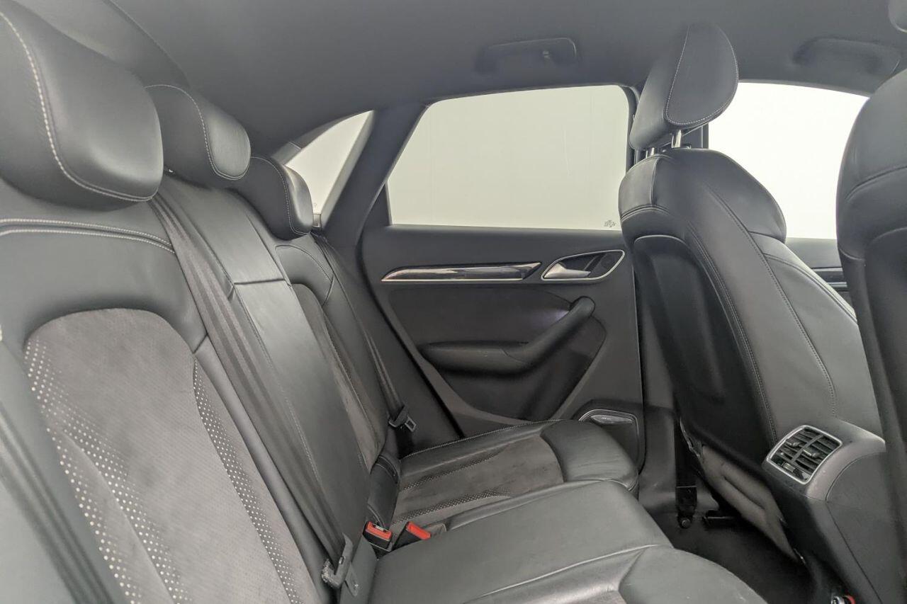 Audi Q3 view 16