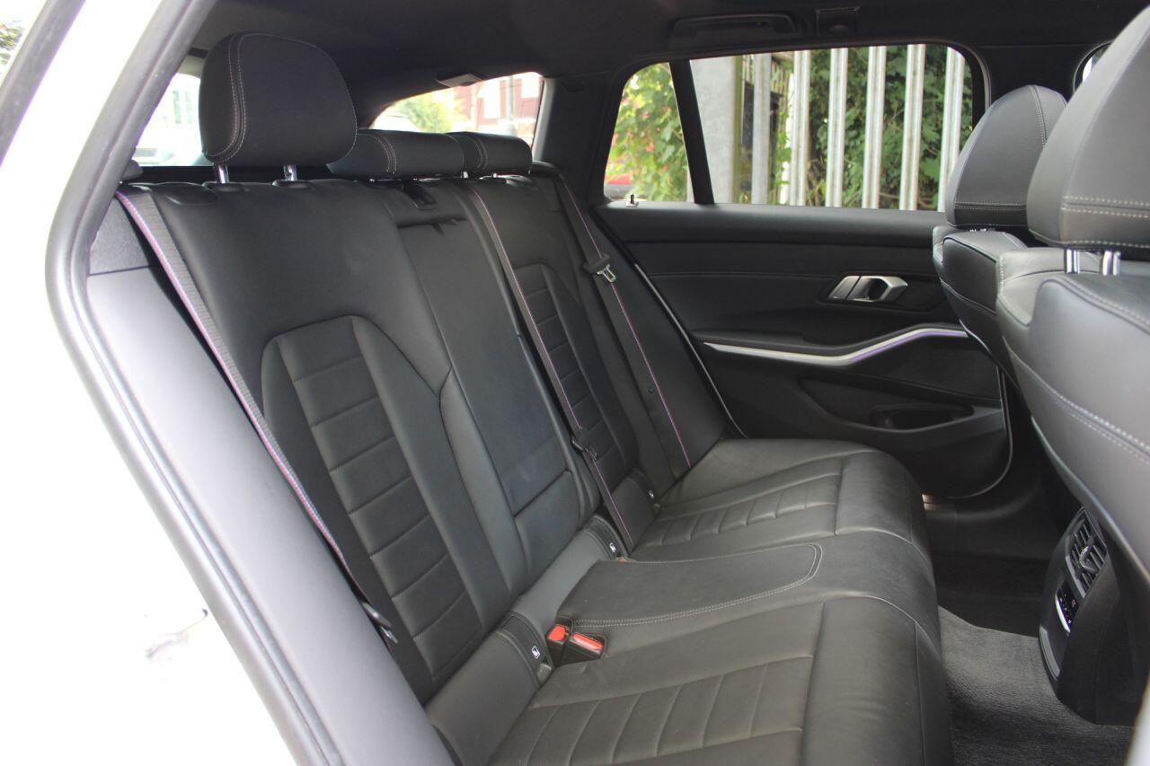 BMW 3 Series view 16