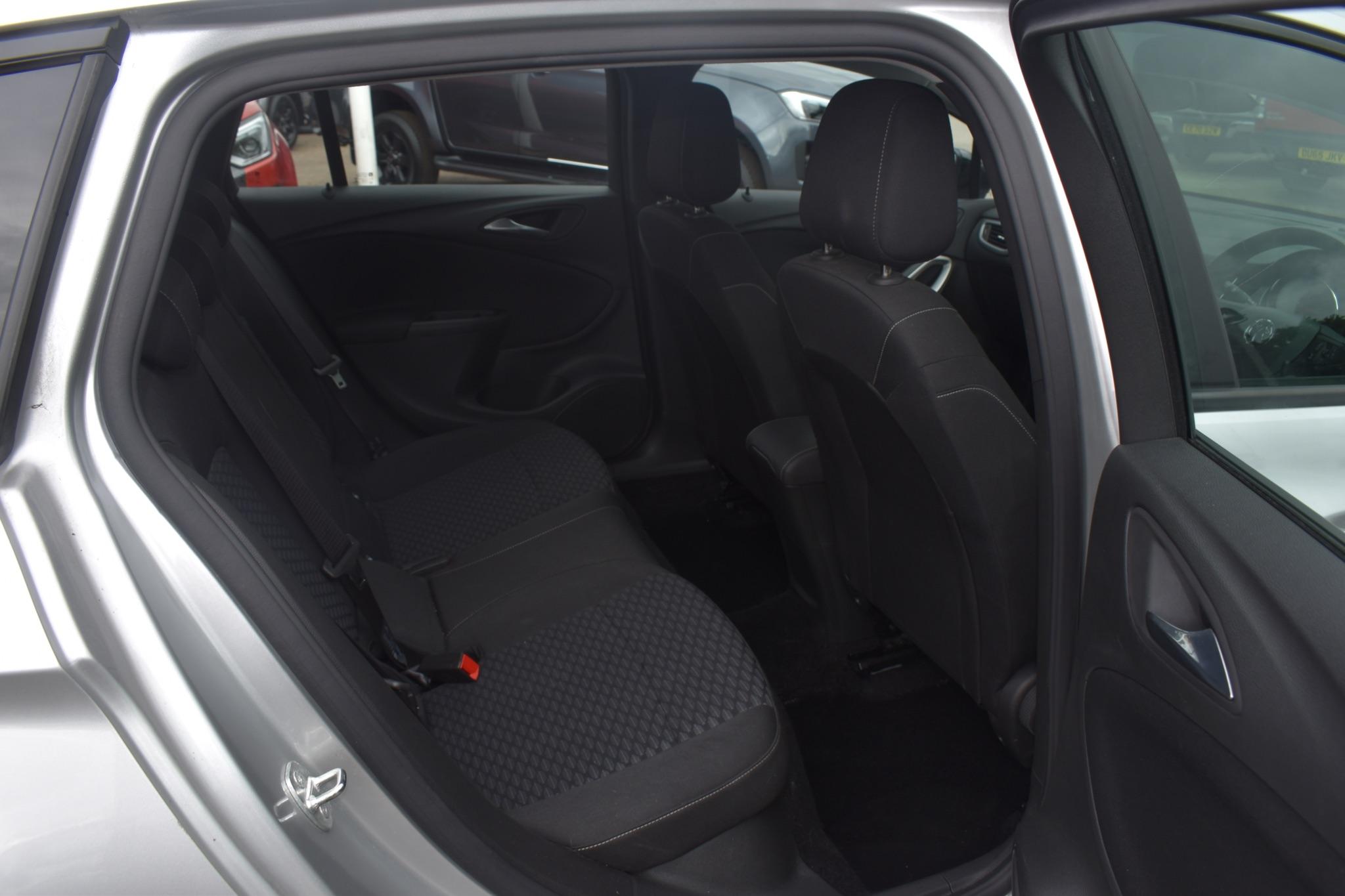 Astra - 1.2 Turbo Business Edition Nav Sports Tourer Euro 6 (s/s) 5dr - Image 11