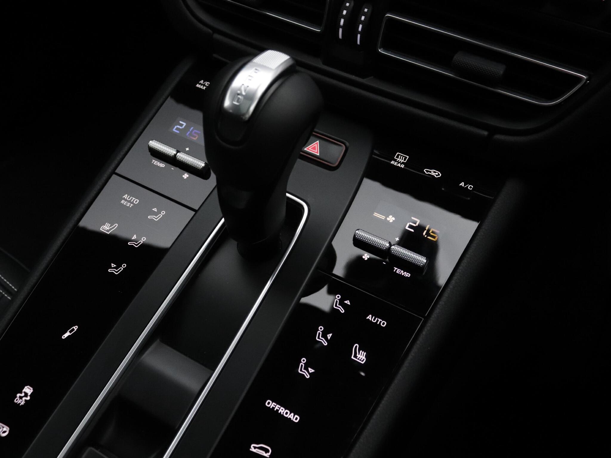 Porsche Macan view 25