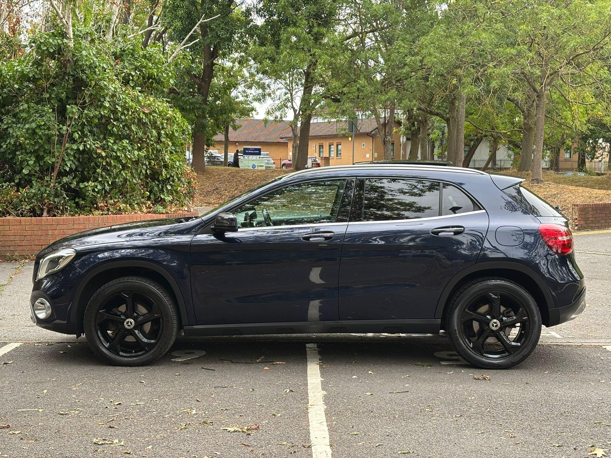 Mercedes-Benz GLA view 7