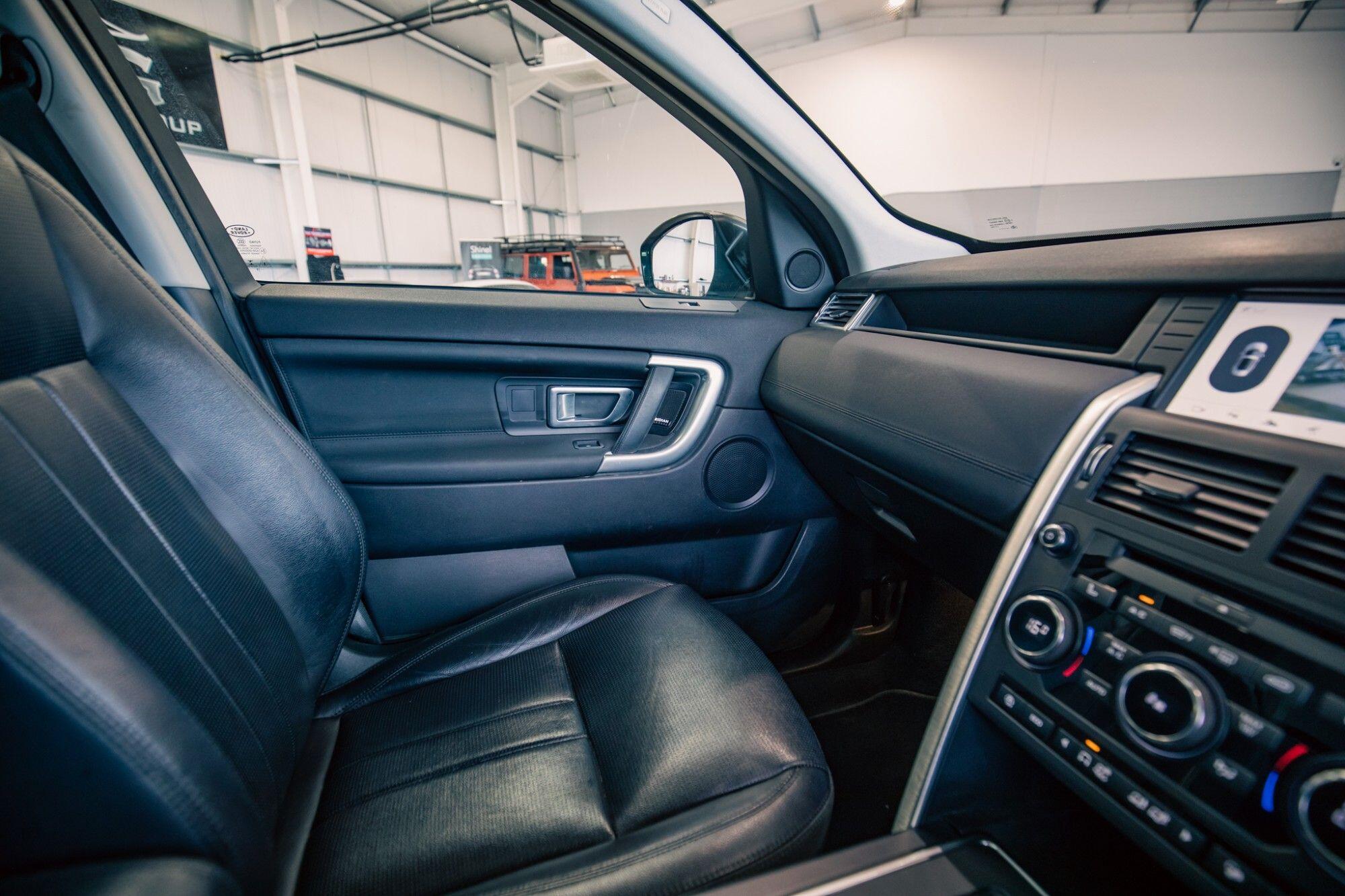 Land Rover Discovery Sport view 20