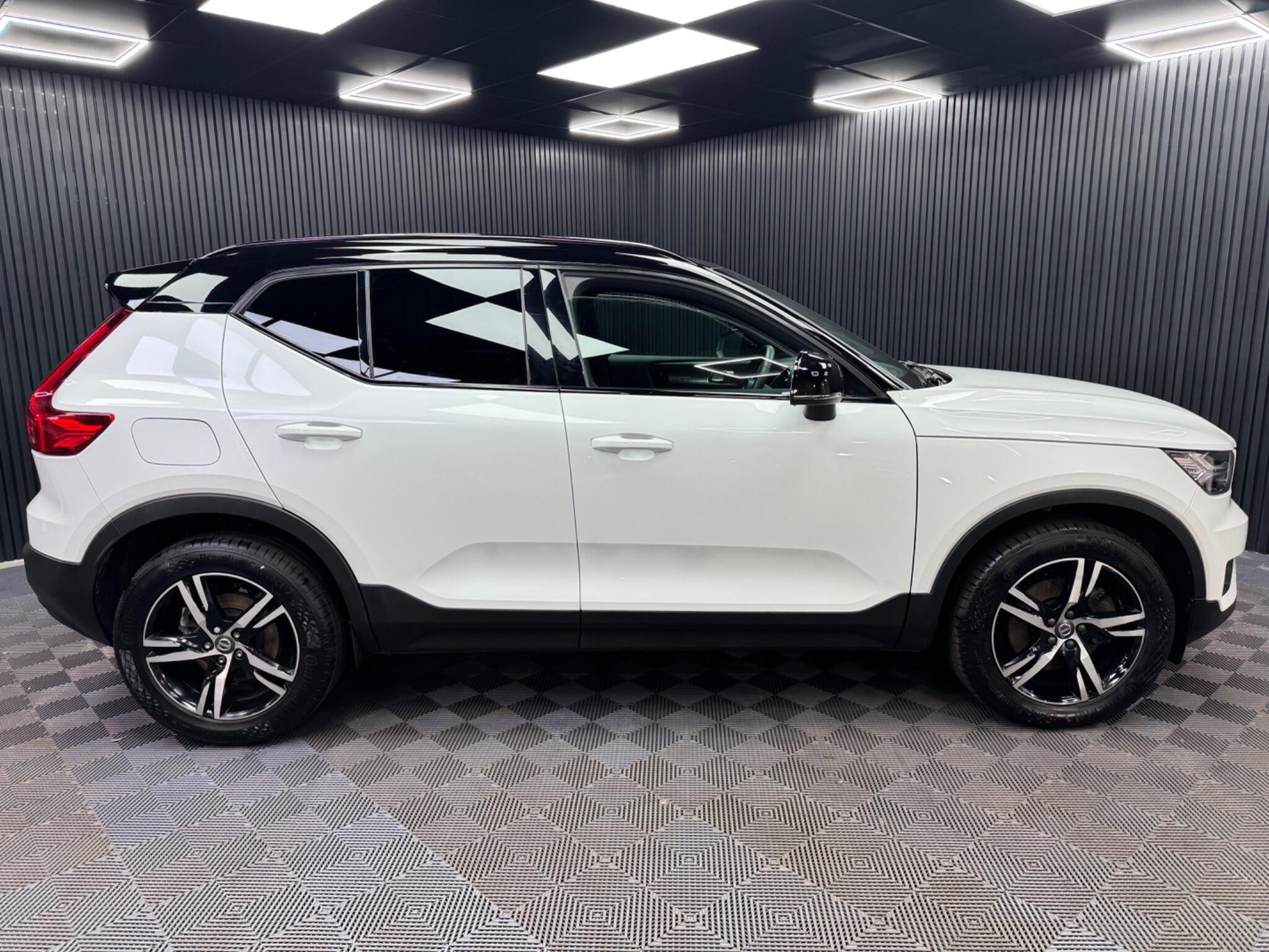 Volvo XC40 view 2