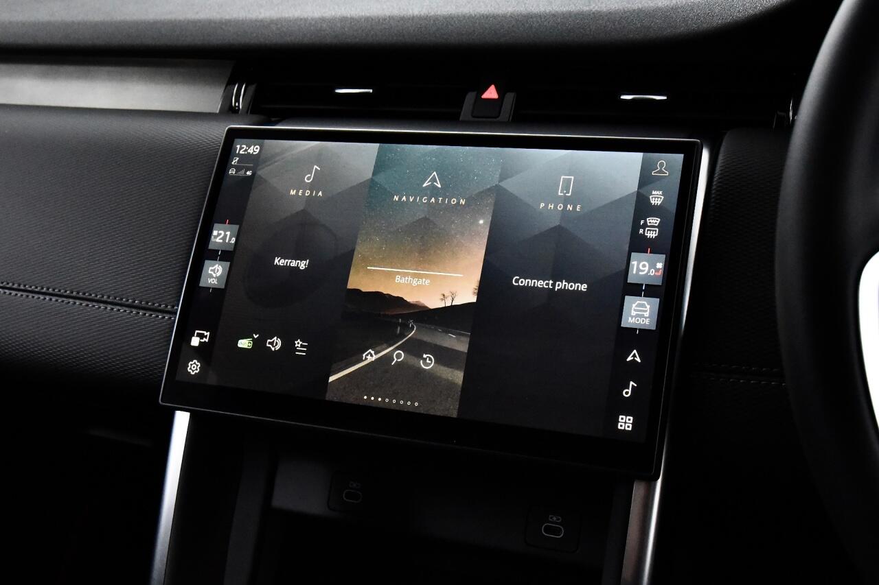 Land Rover Discovery Sport view 30