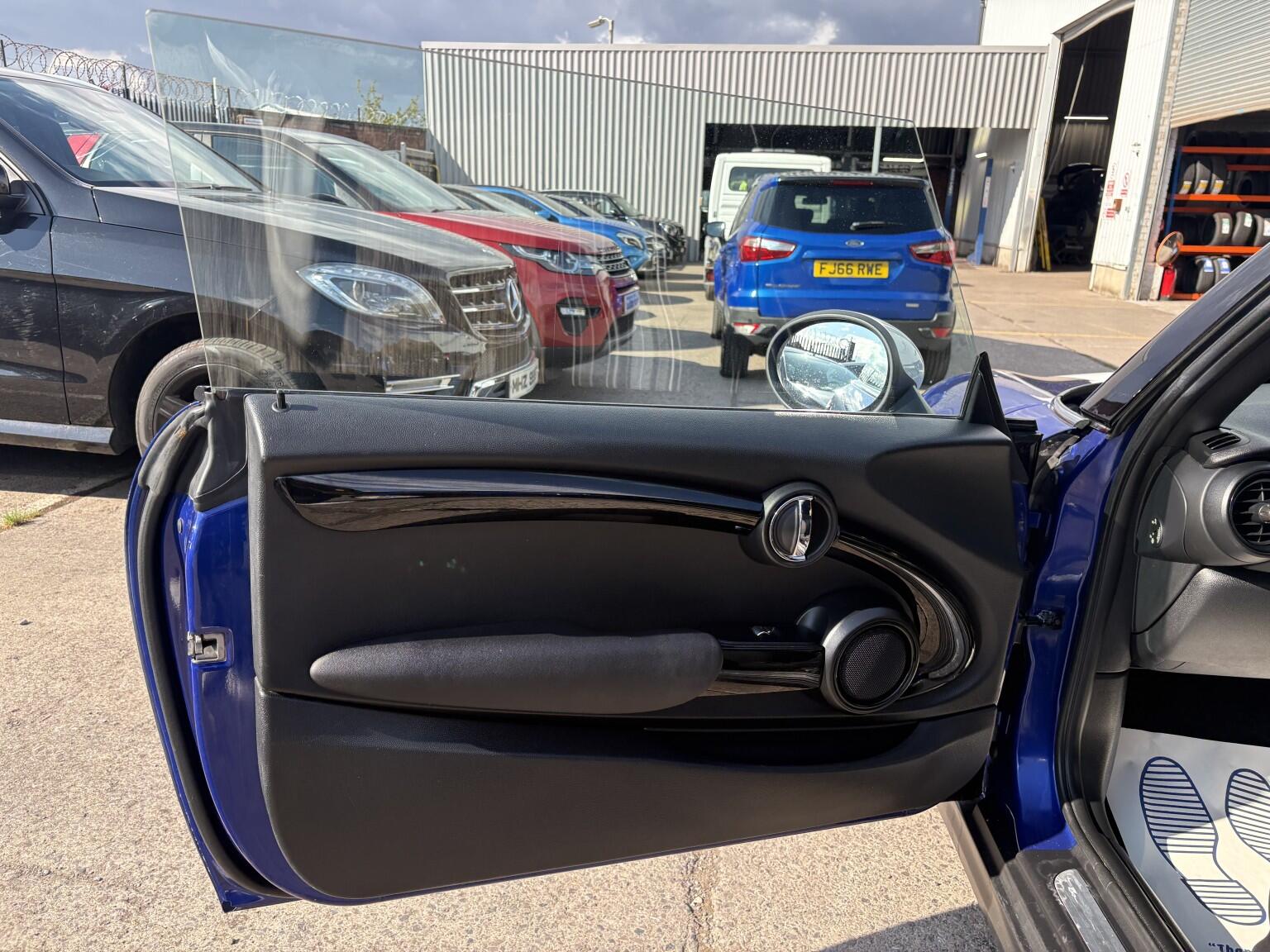 Mini Convertible view 19