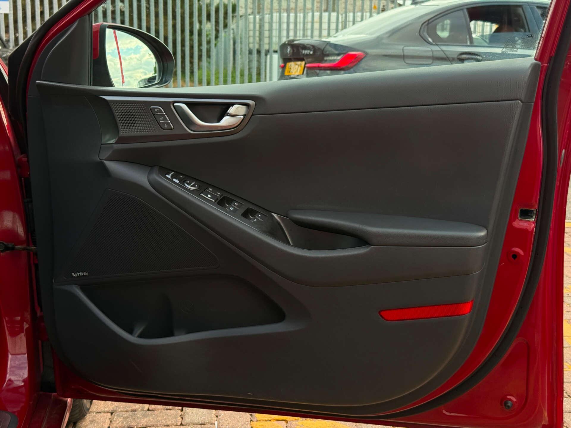 Hyundai Ioniq view 21
