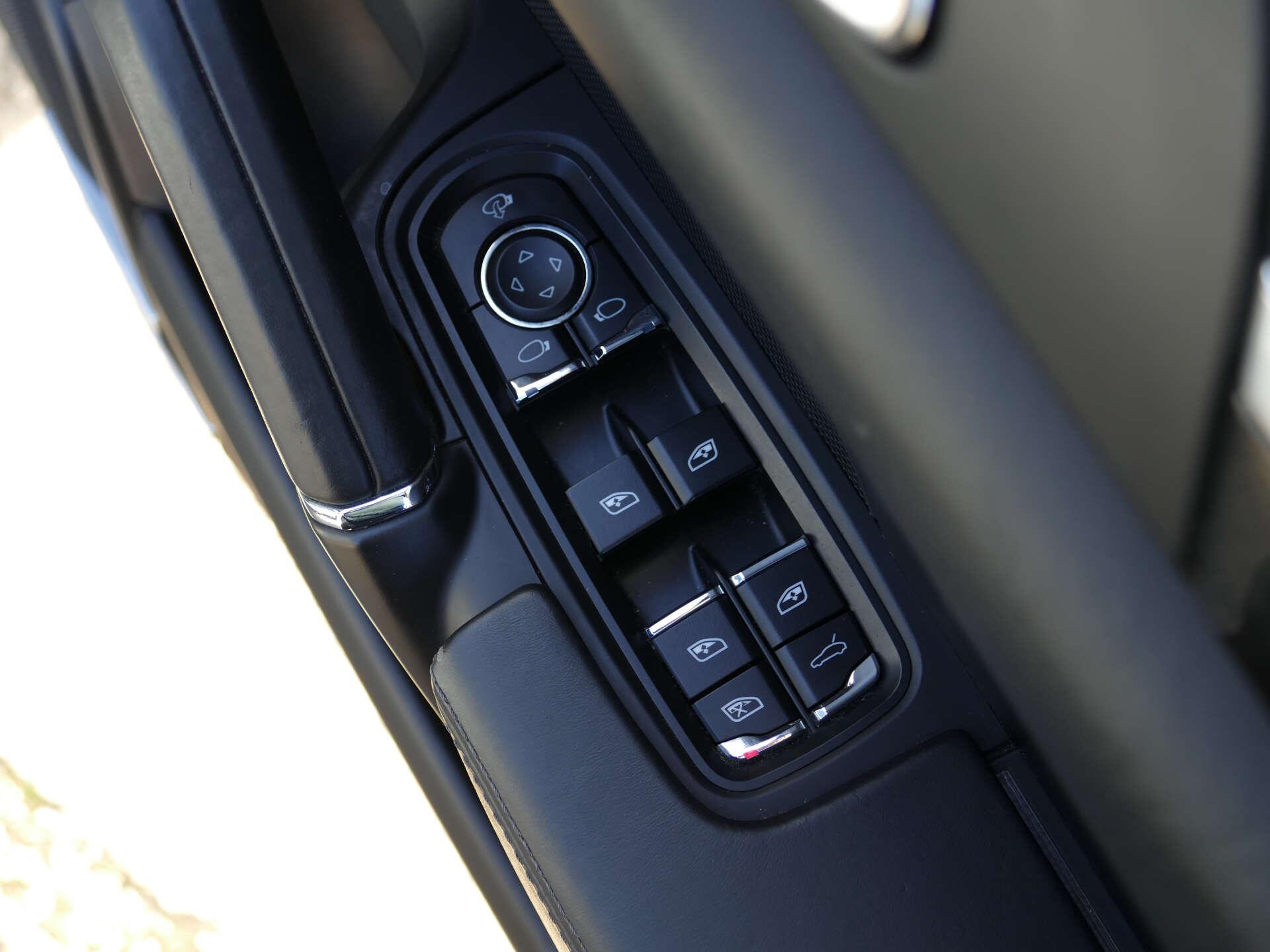 Porsche Cayenne view 44