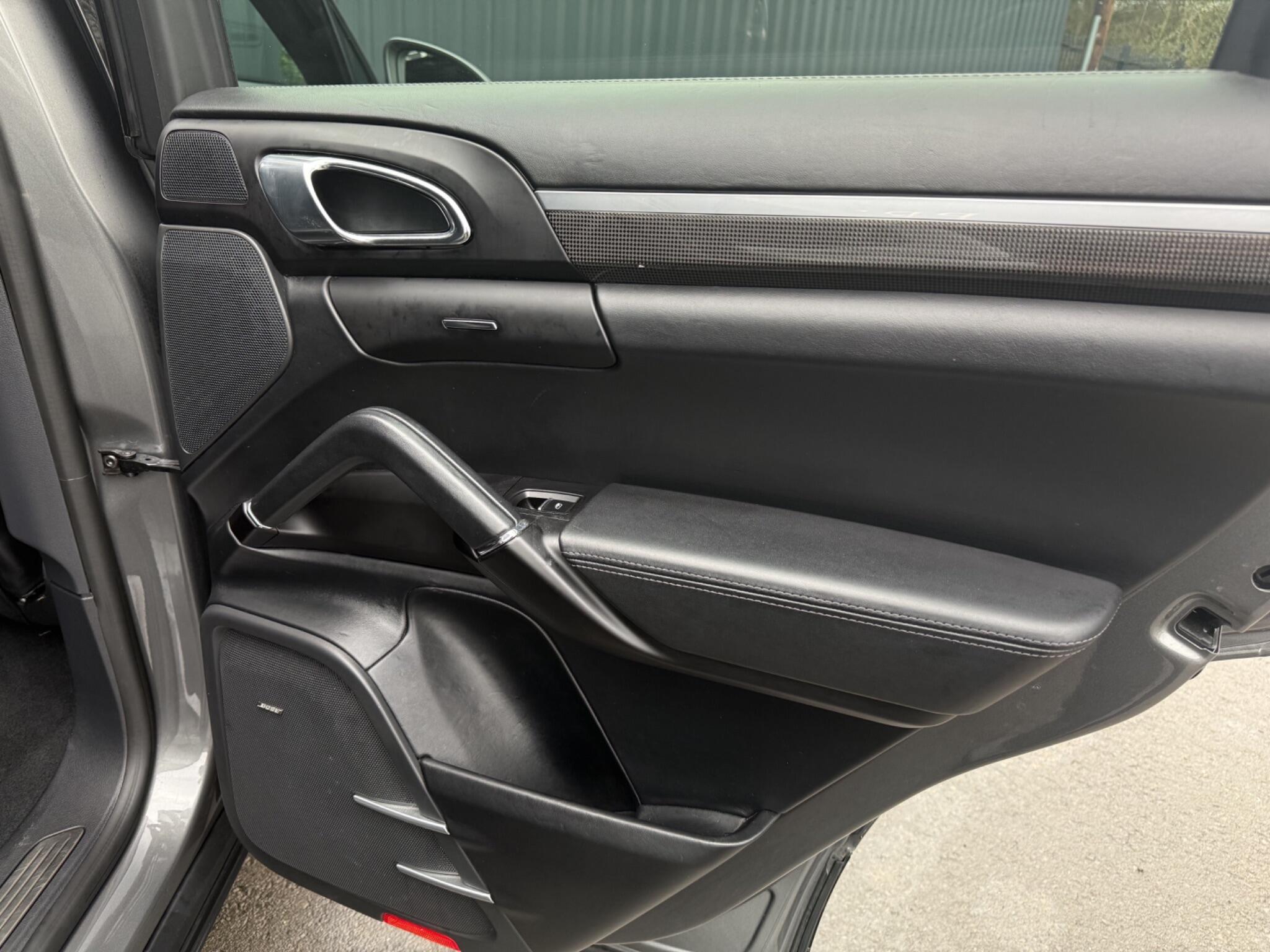 Porsche Cayenne view 32