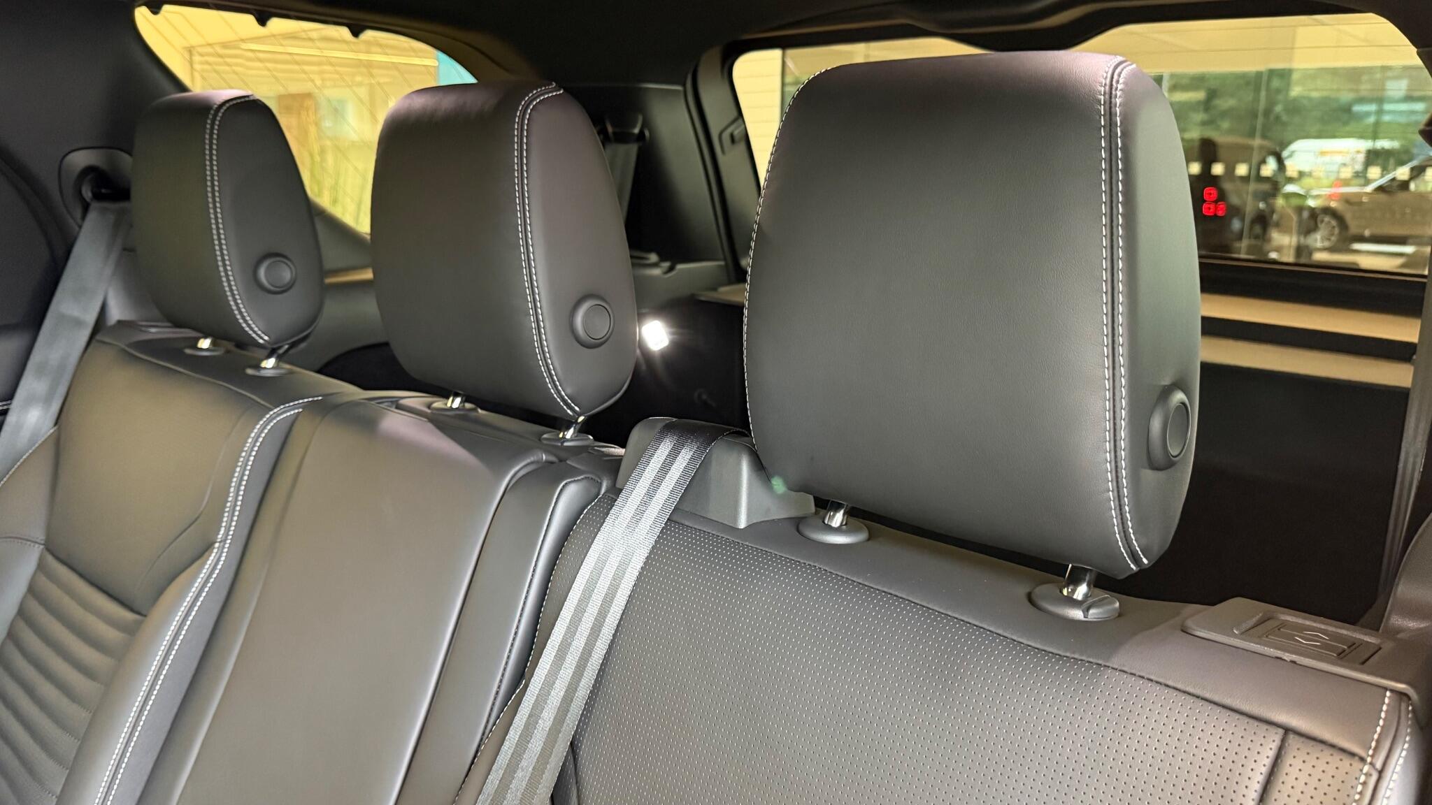 Land Rover Discovery view 18
