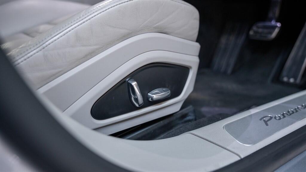Porsche Panamera view 27