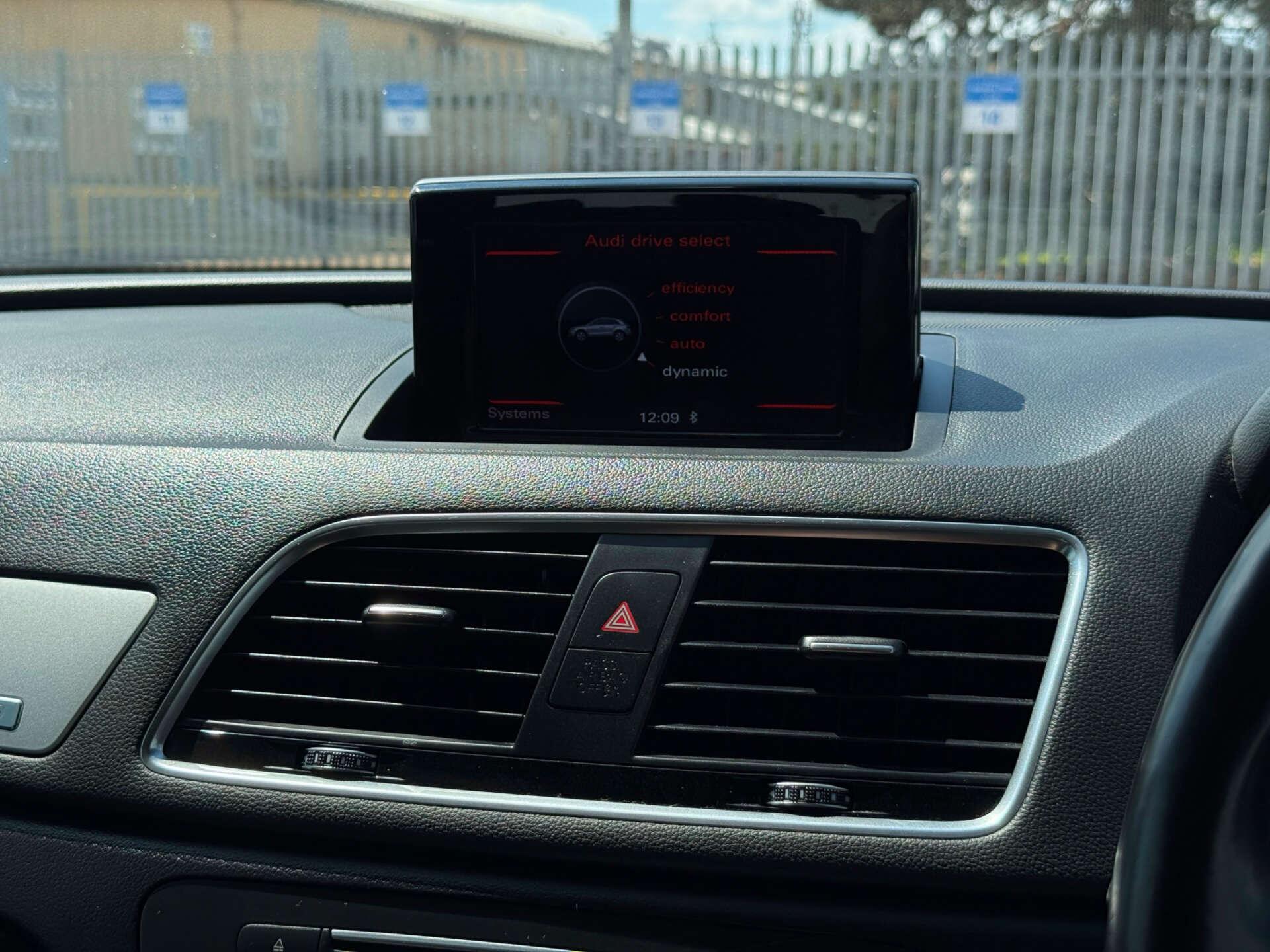 Audi Q3 view 57