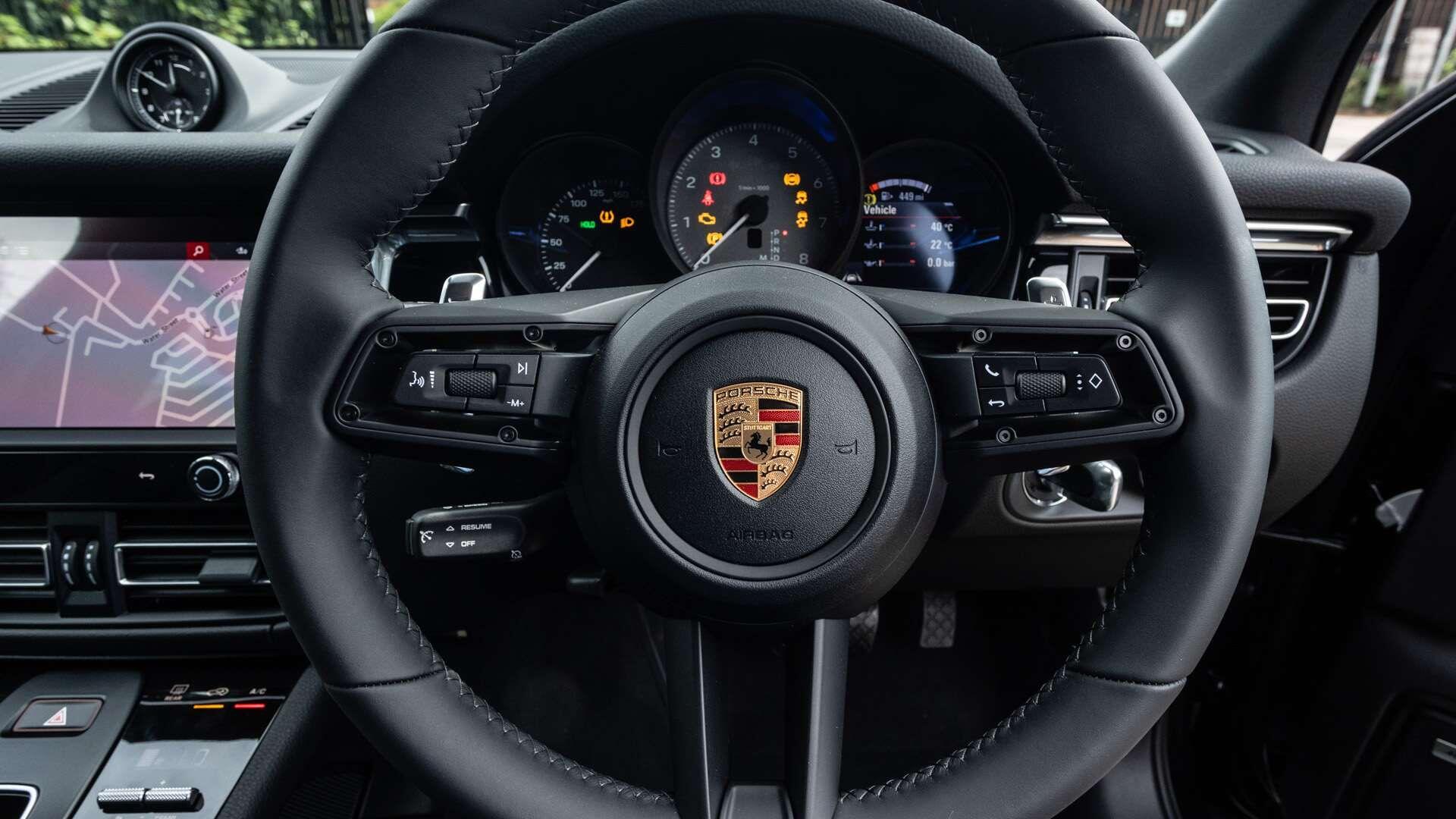 Porsche Macan view 25