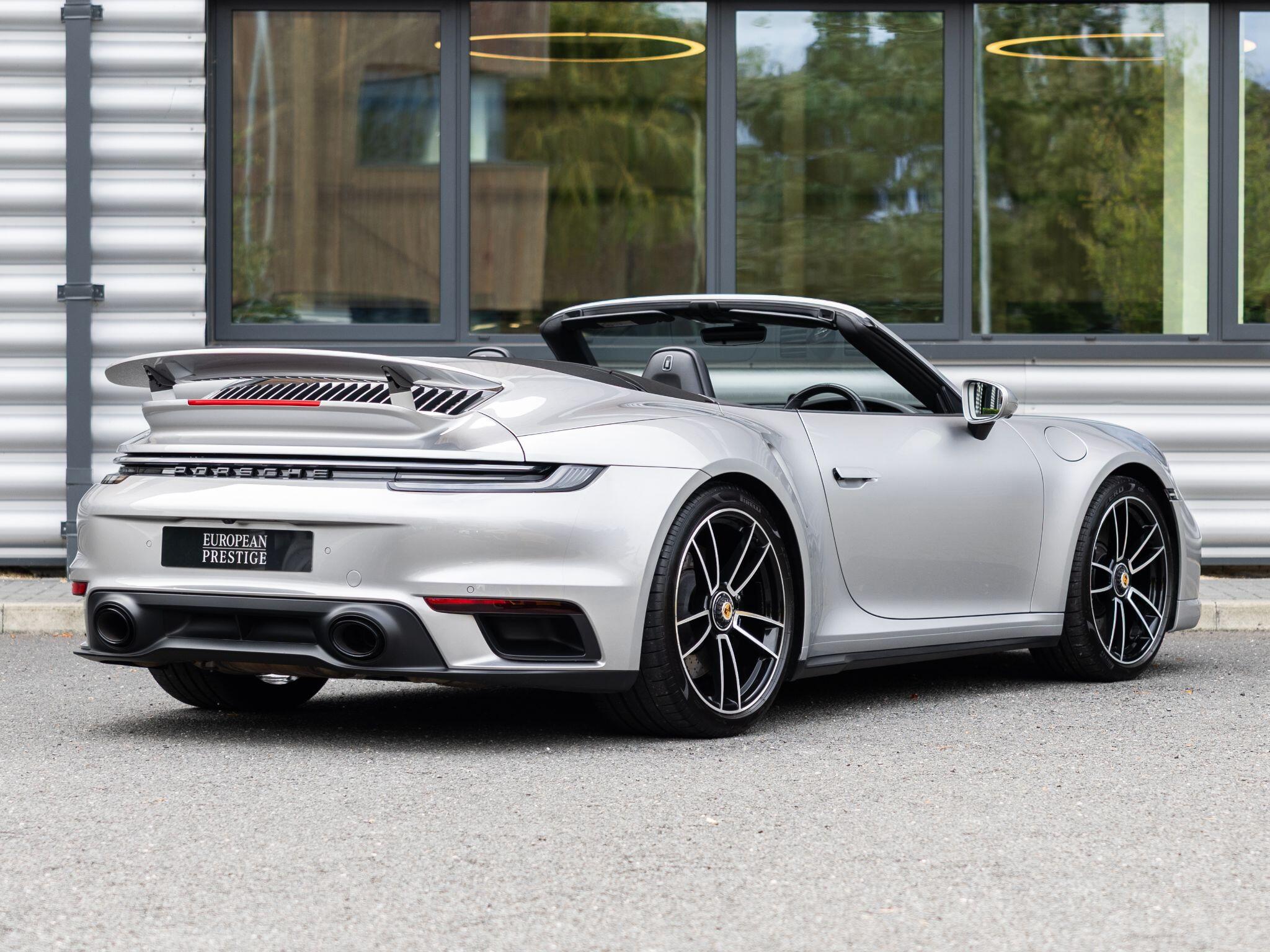 Porsche 911 view 3