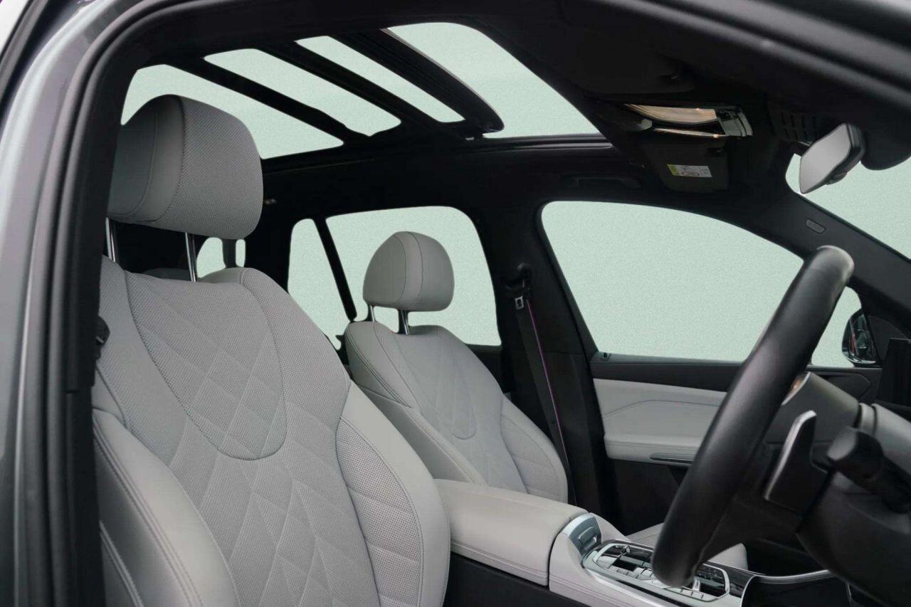 BMW X5 view 2