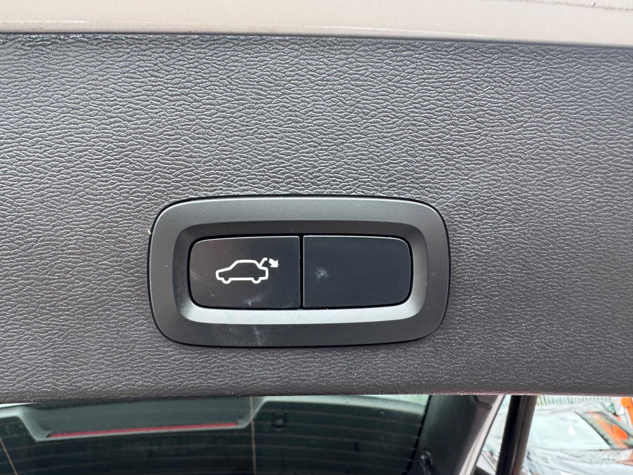 Volvo XC40 view 18