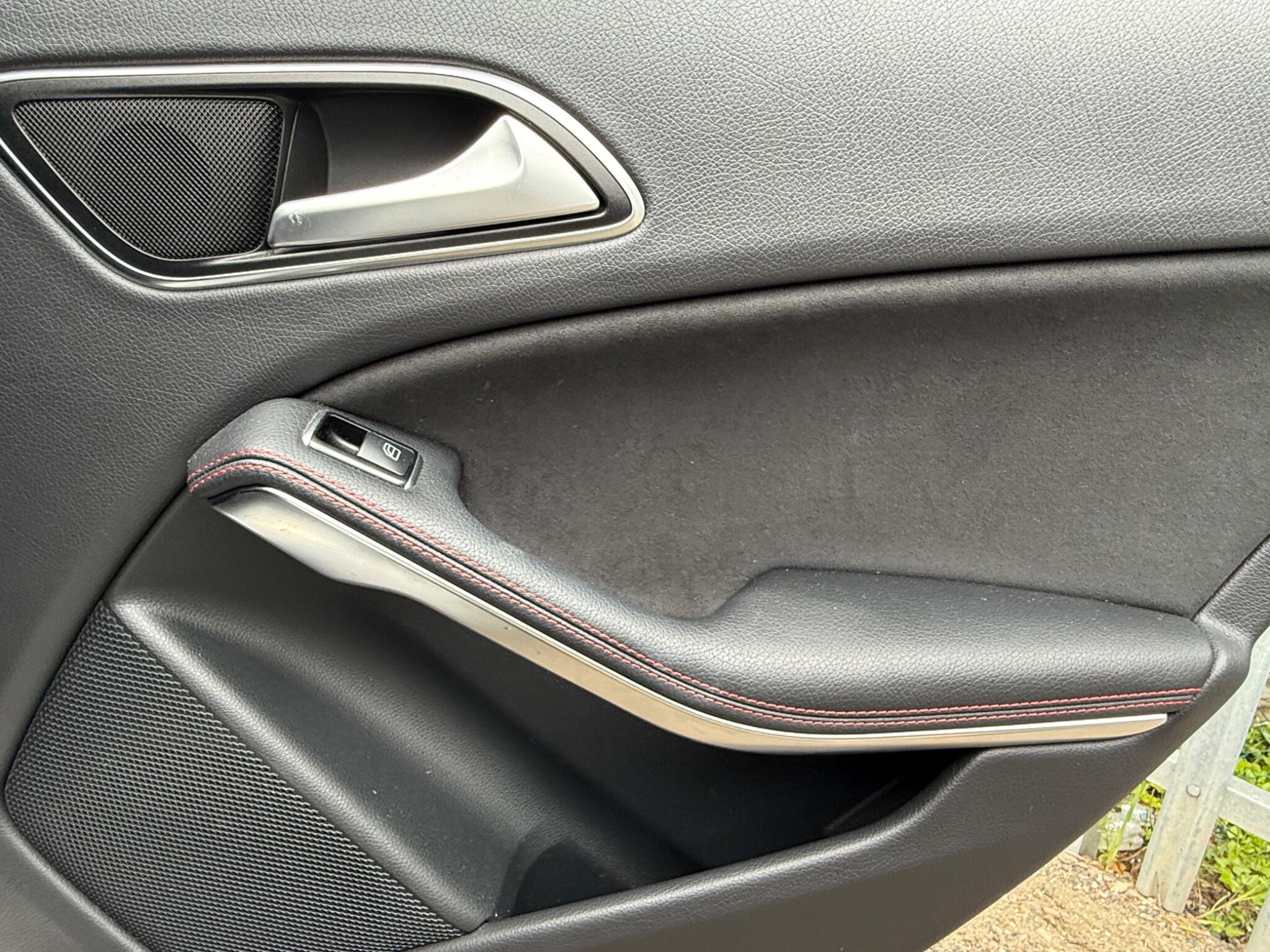 2015 Mercedes-Benz CLA image 32