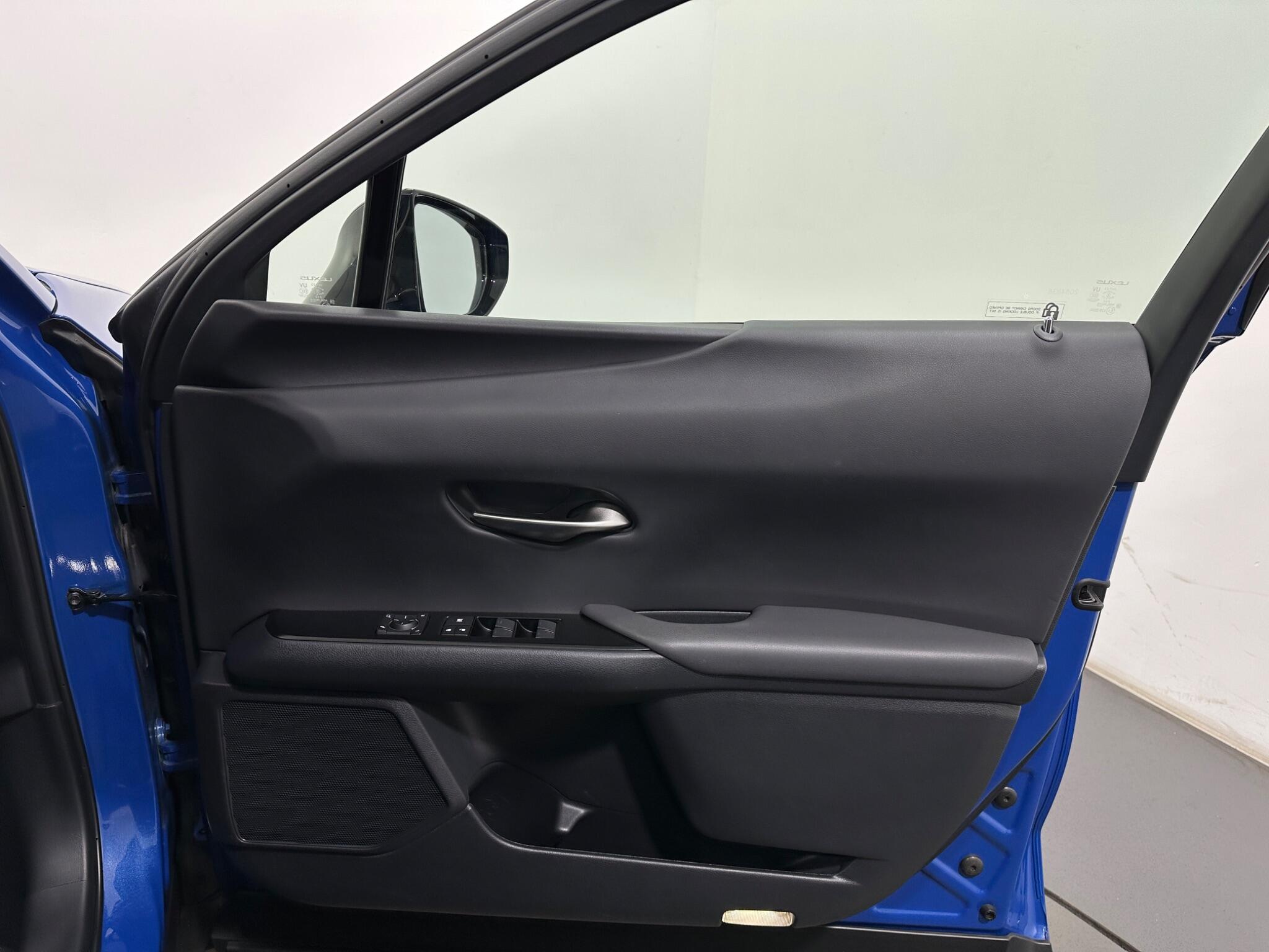 Lexus UX view 34