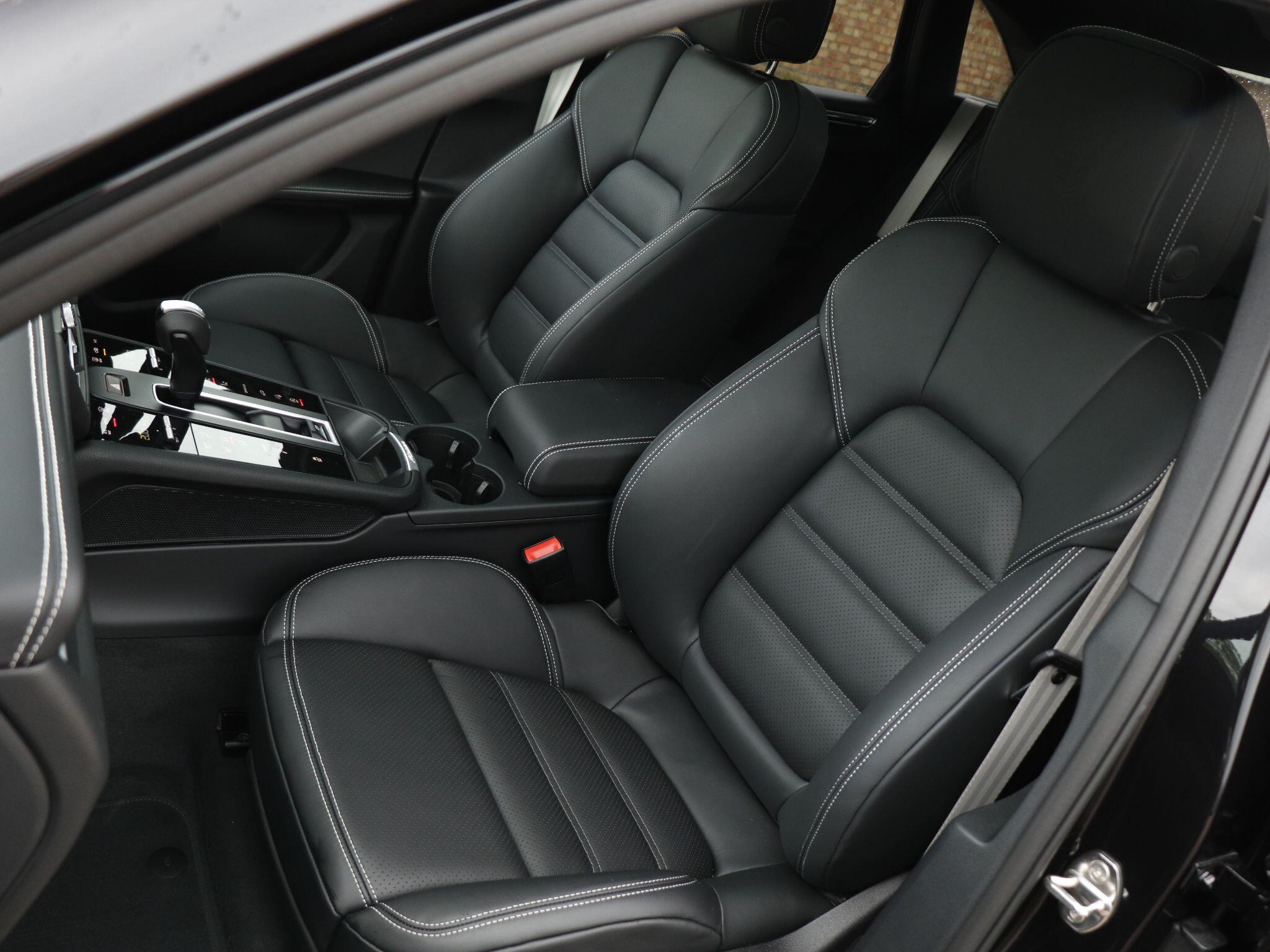 Porsche Macan view 25