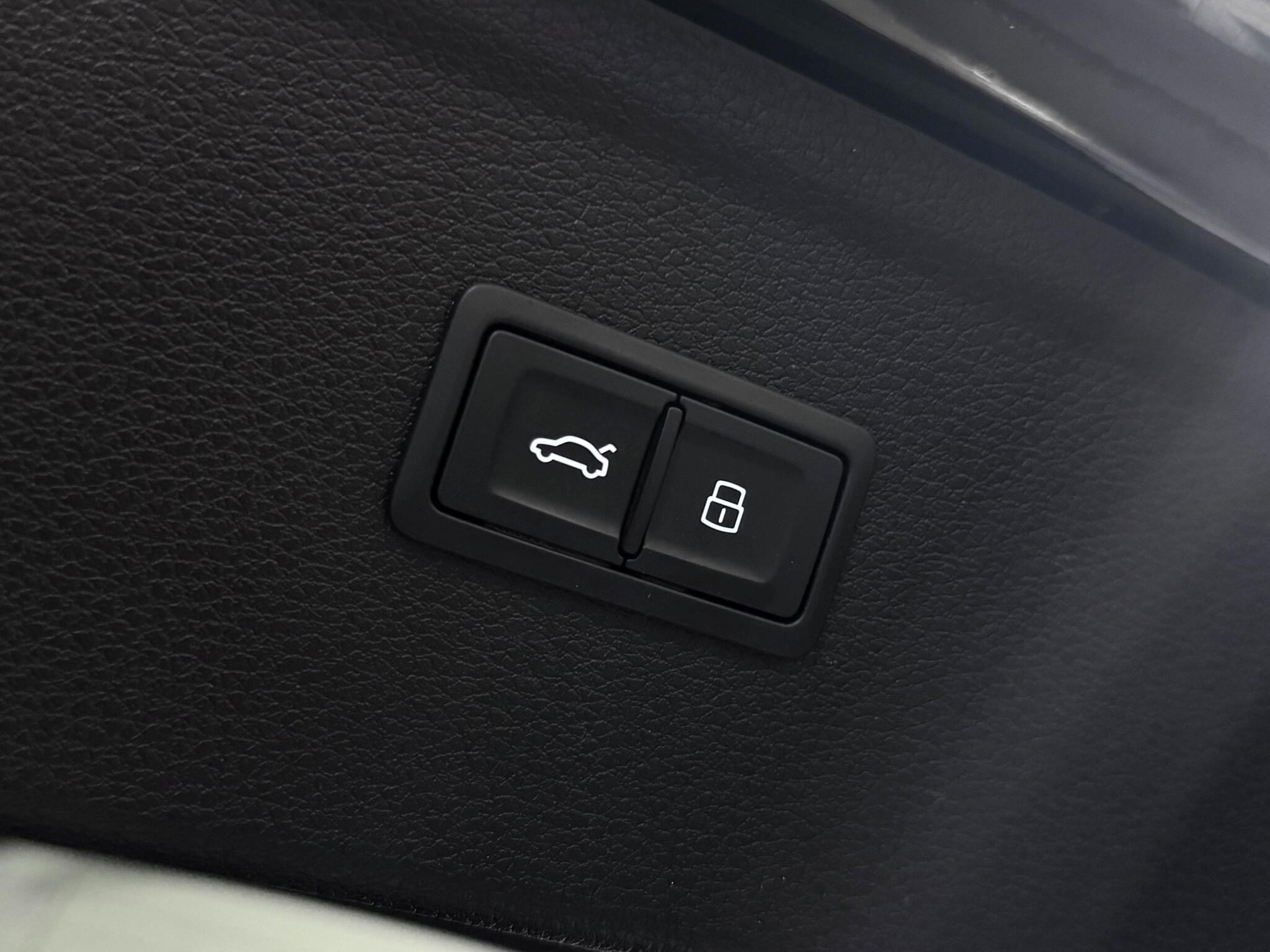 Audi Q5 view 8