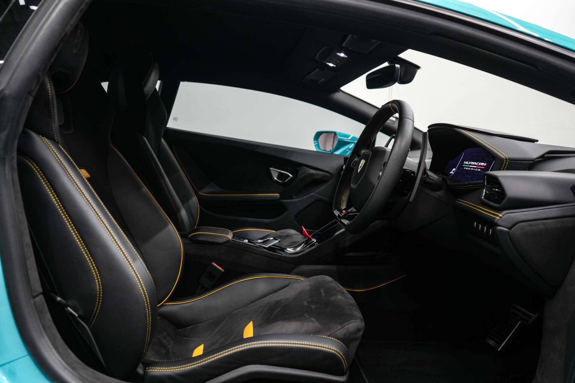 Lamborghini Huracan view 32
