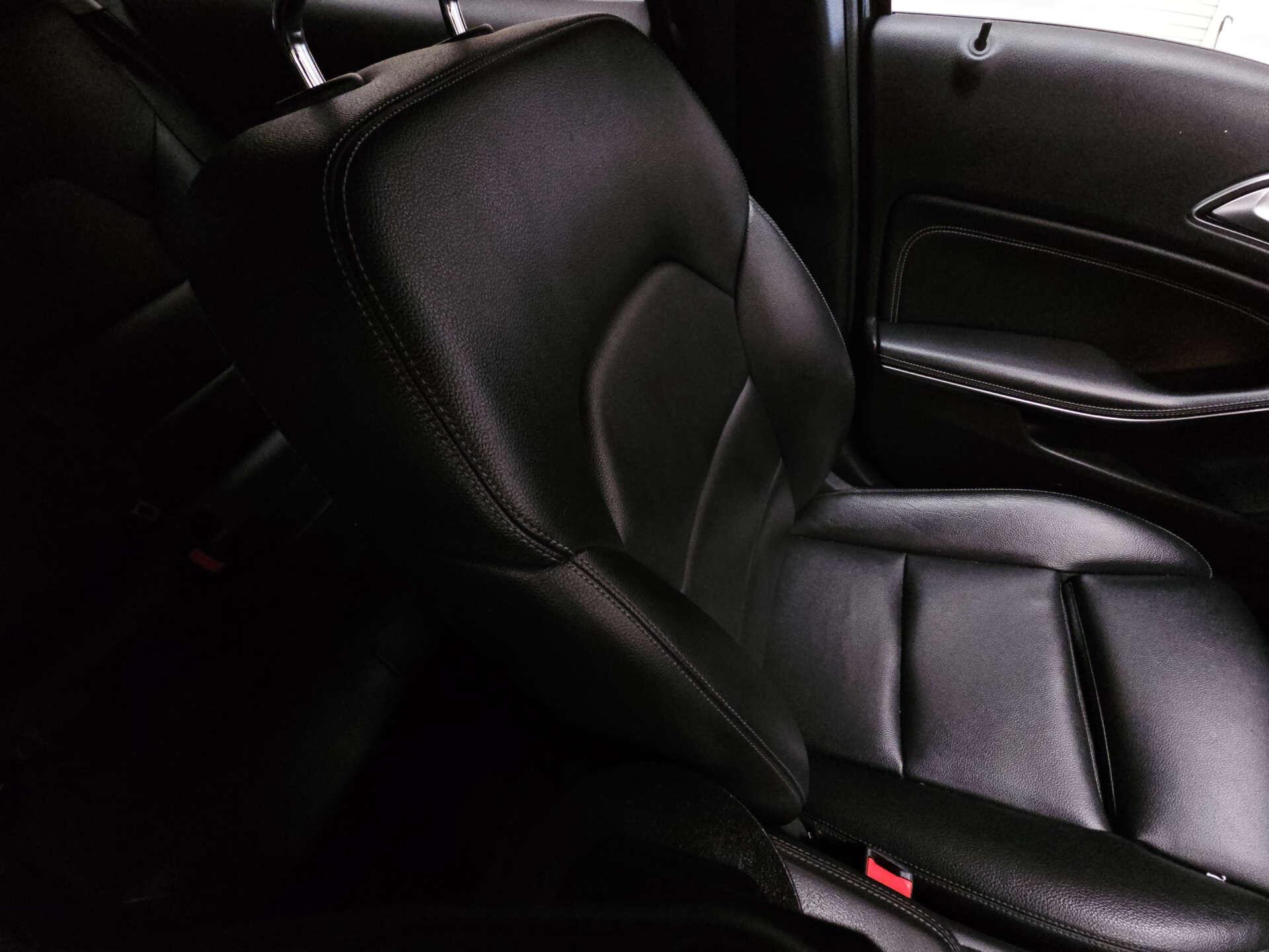Mercedes-Benz Gla view 10