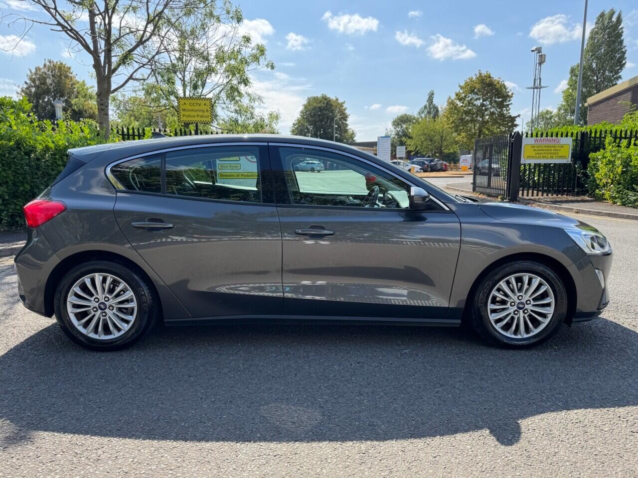 Ford Focus view 2