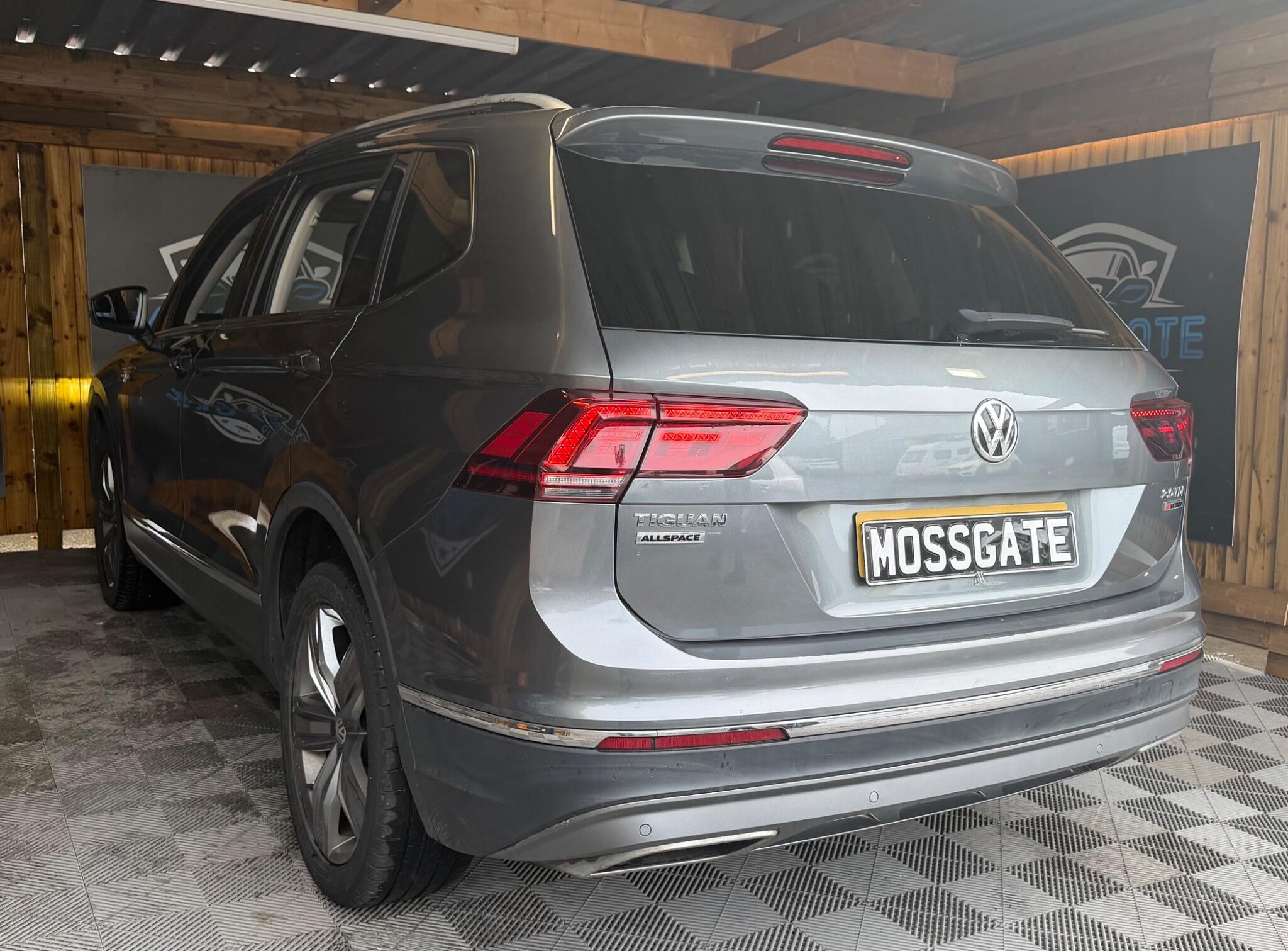 Volkswagen Tiguan Allspace view 9