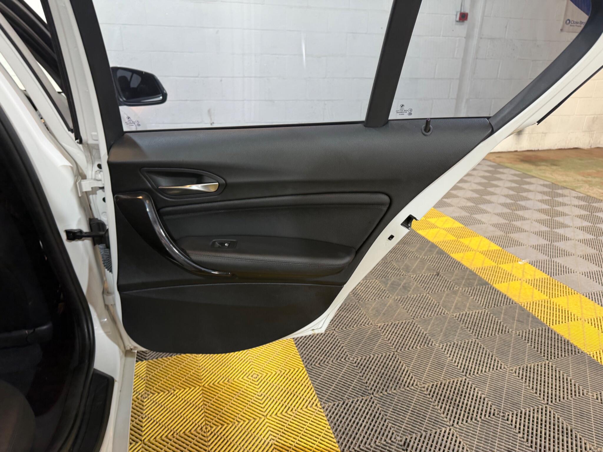 BMW 1 Series view 37