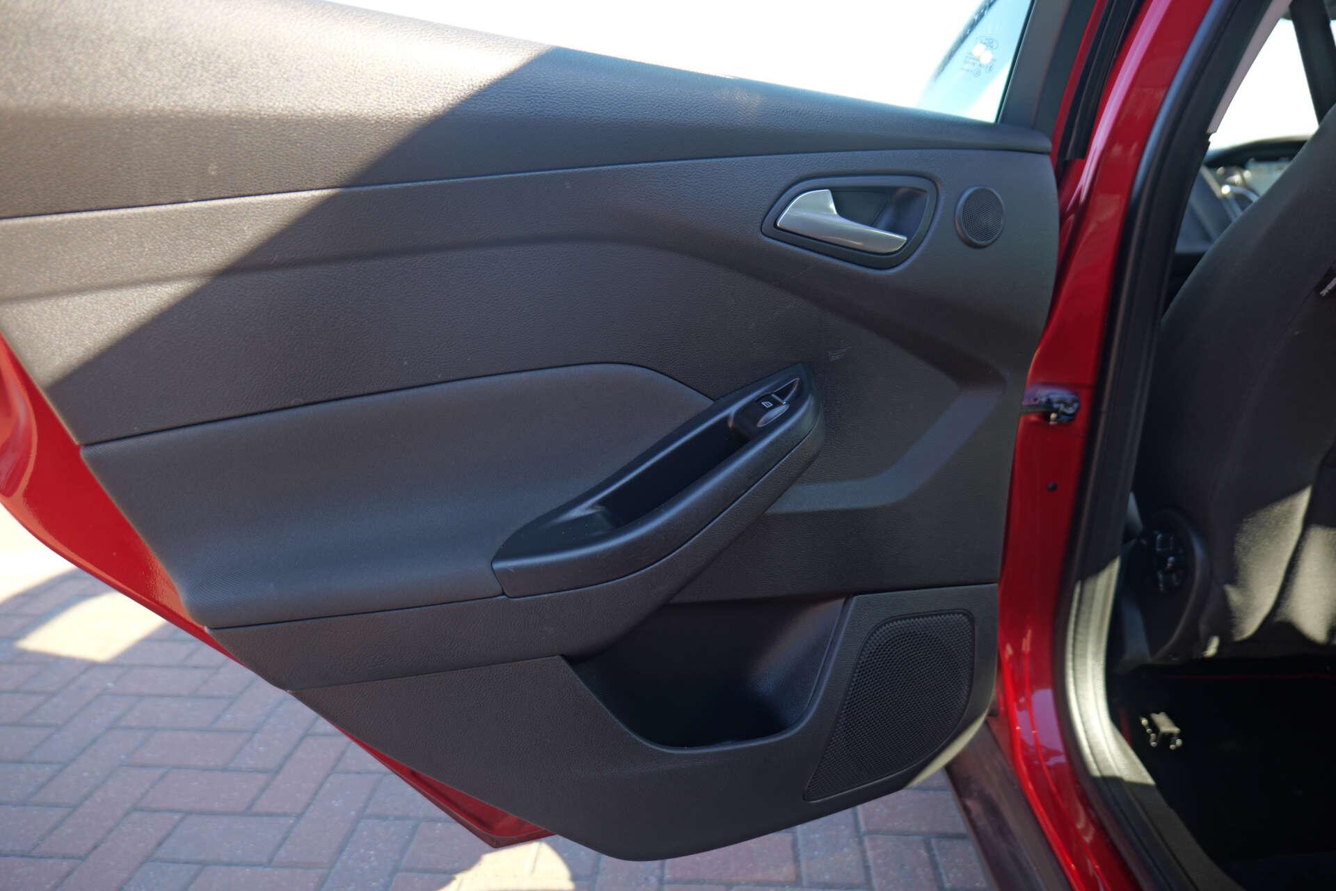Ford Focus view 47