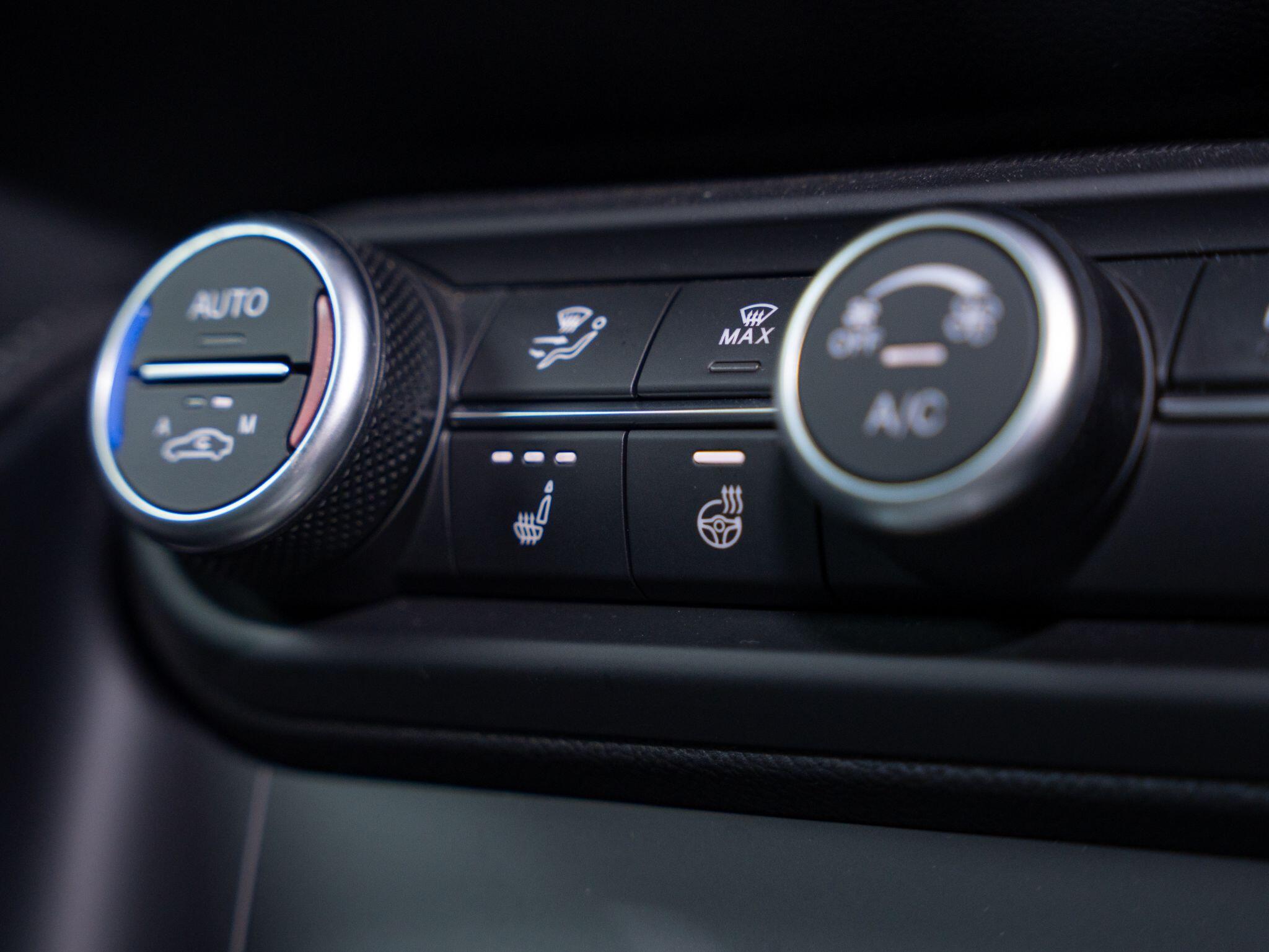 Alfa Romeo Stelvio view 27