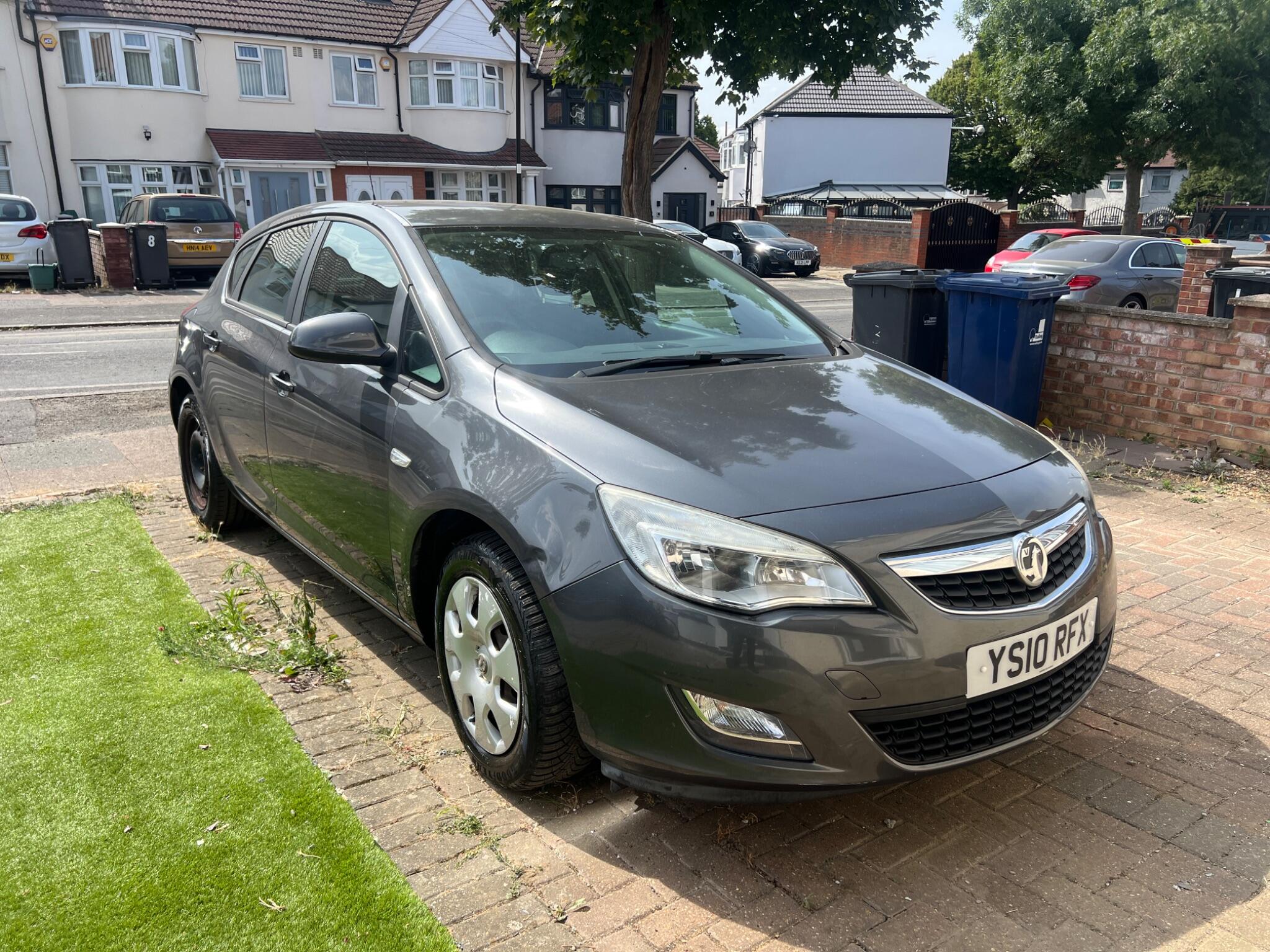 Vauxhall Astra view 4