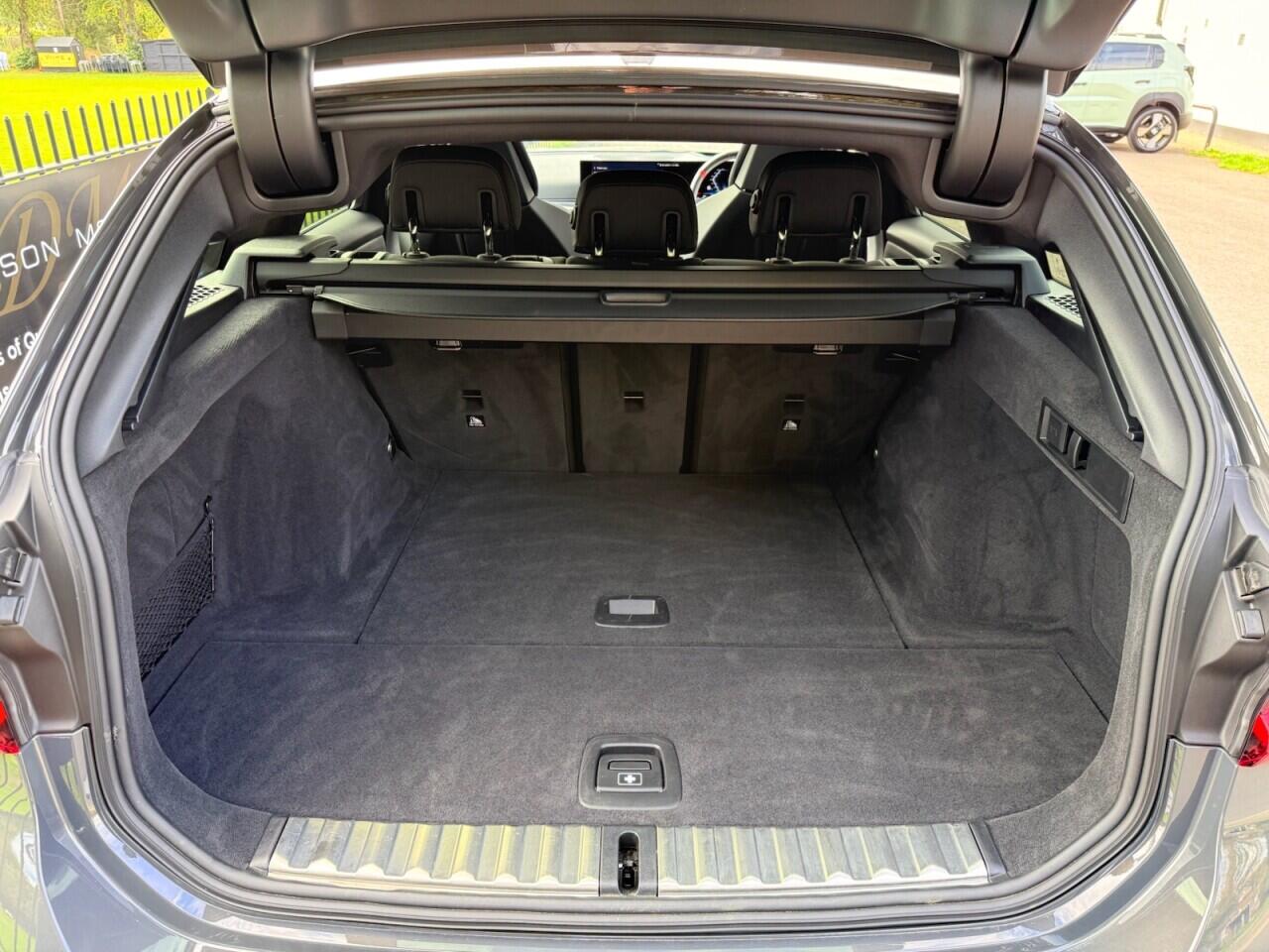 BMW 3 Series view 13