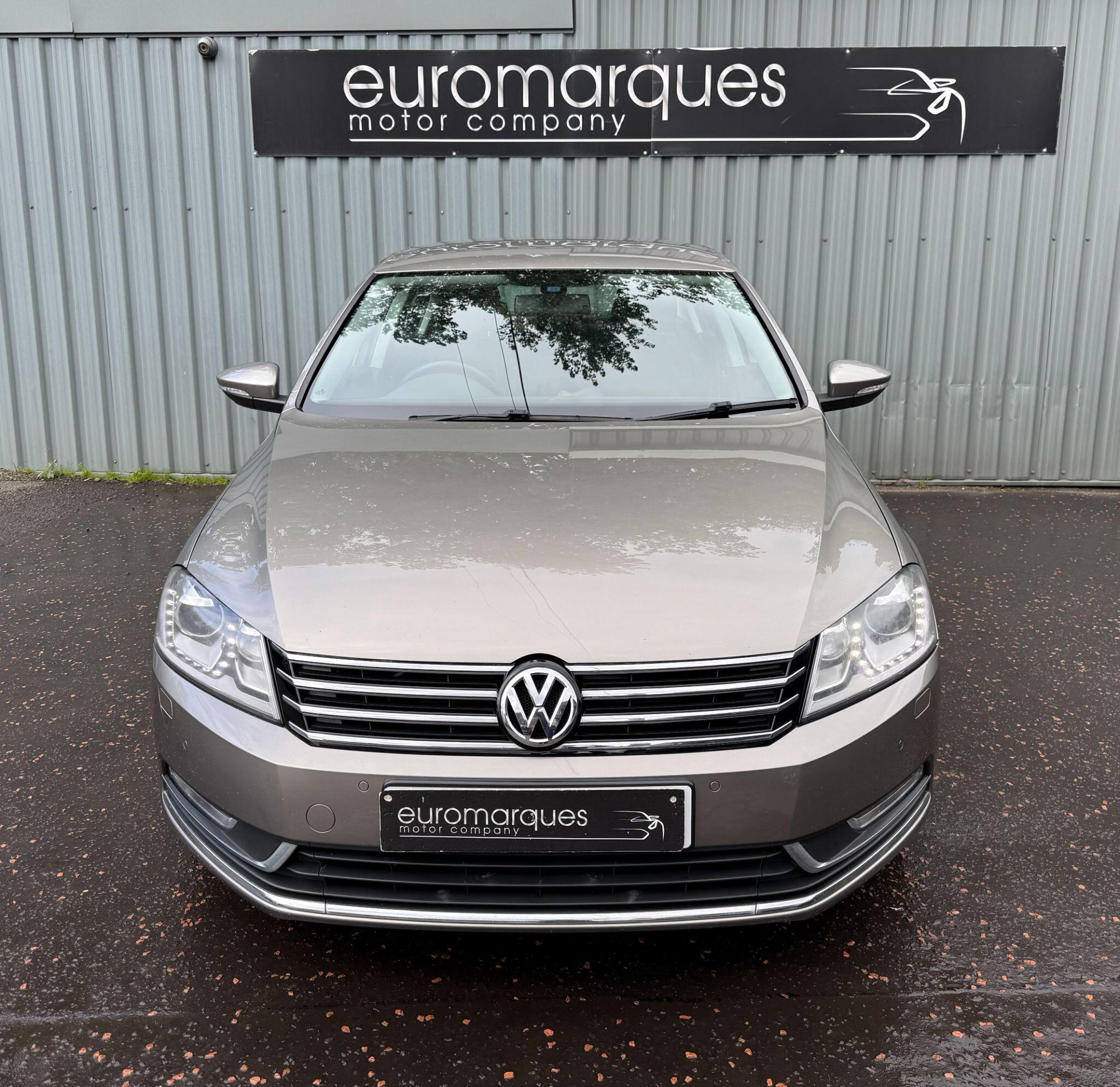 Volkswagen Passat view 11