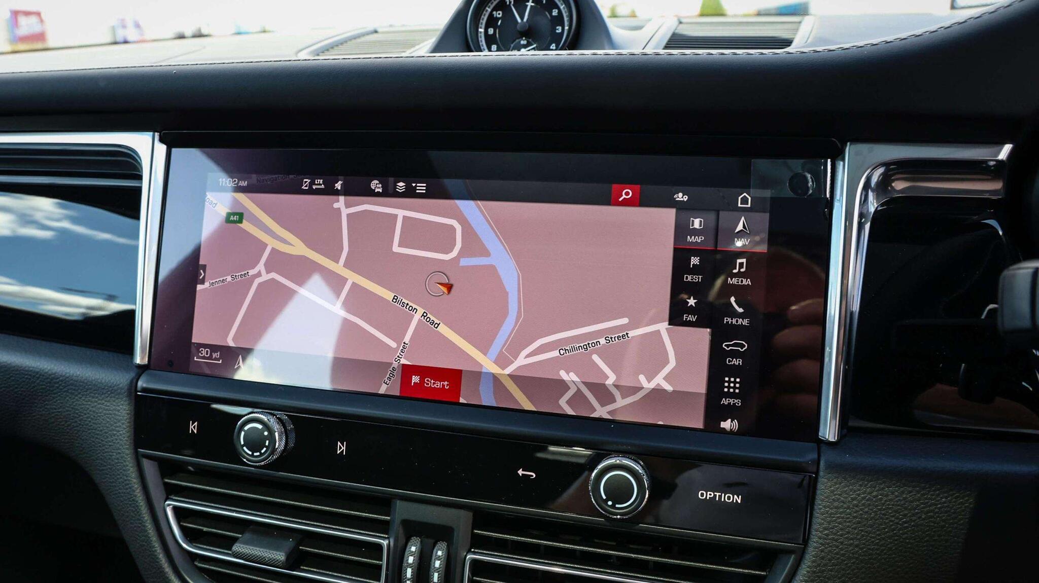 Porsche Macan view 15