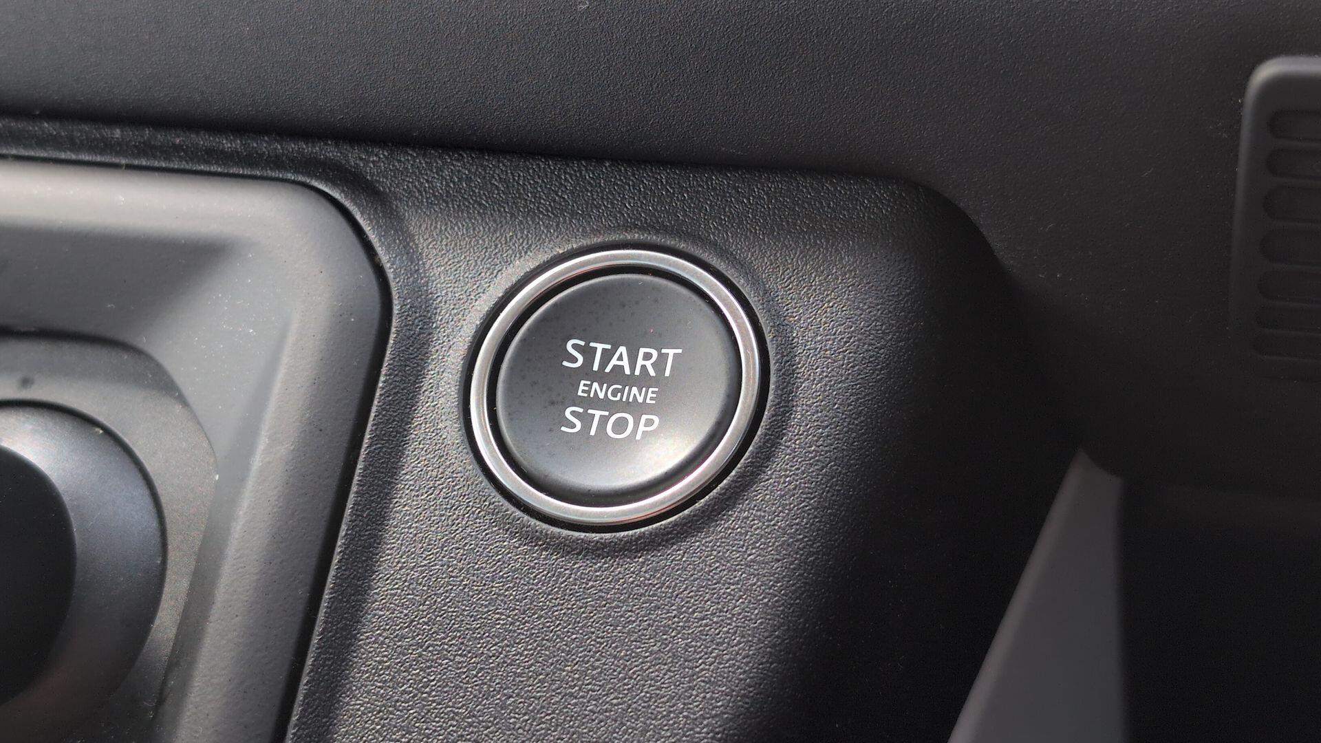 Land Rover Defender view 36