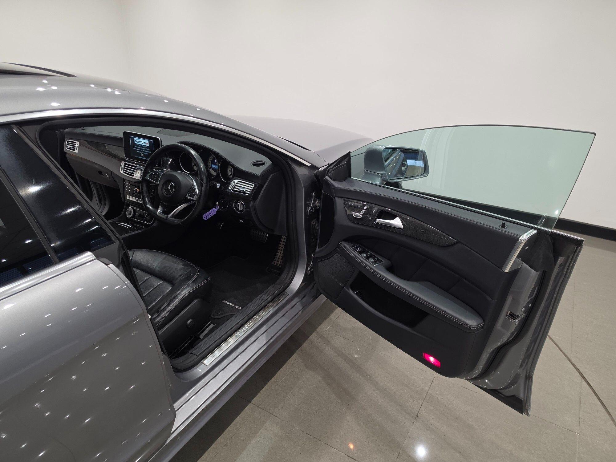 Mercedes-Benz CLS view 56